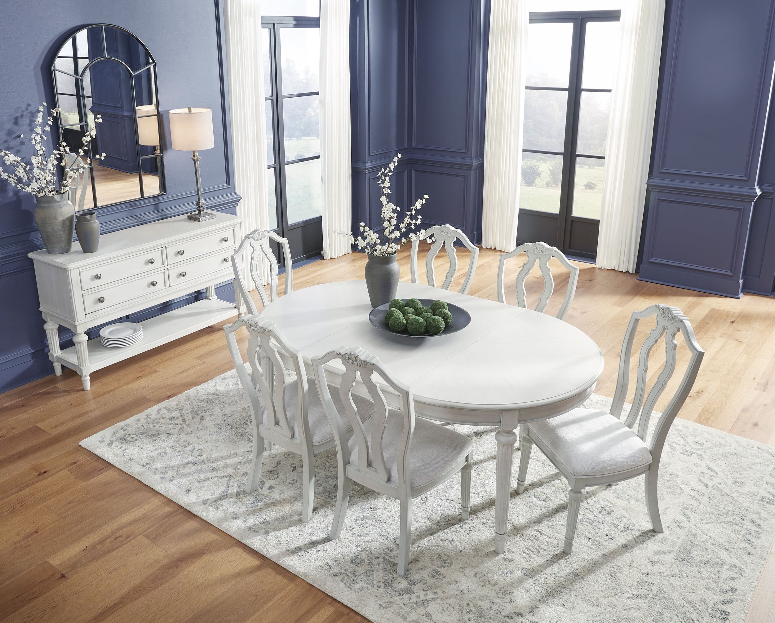 Montelaine Round Extendable Dining Table in Antique White