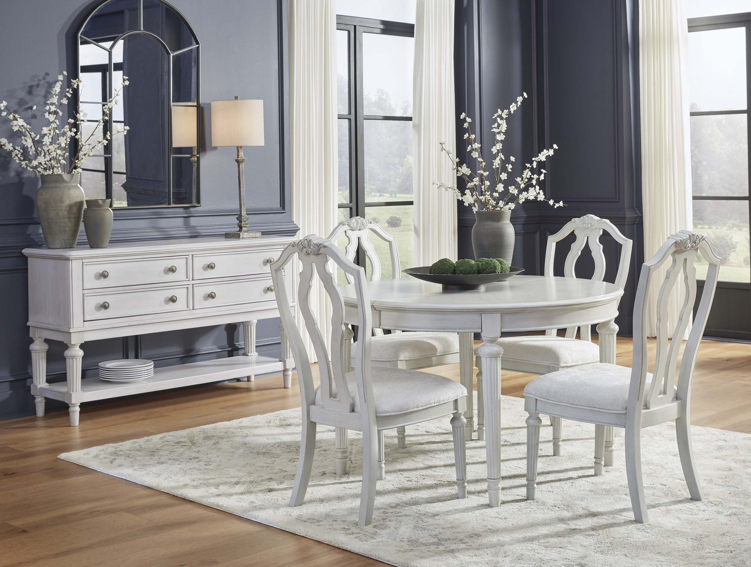 Montelaine Round Extendable Dining Table in Antique White