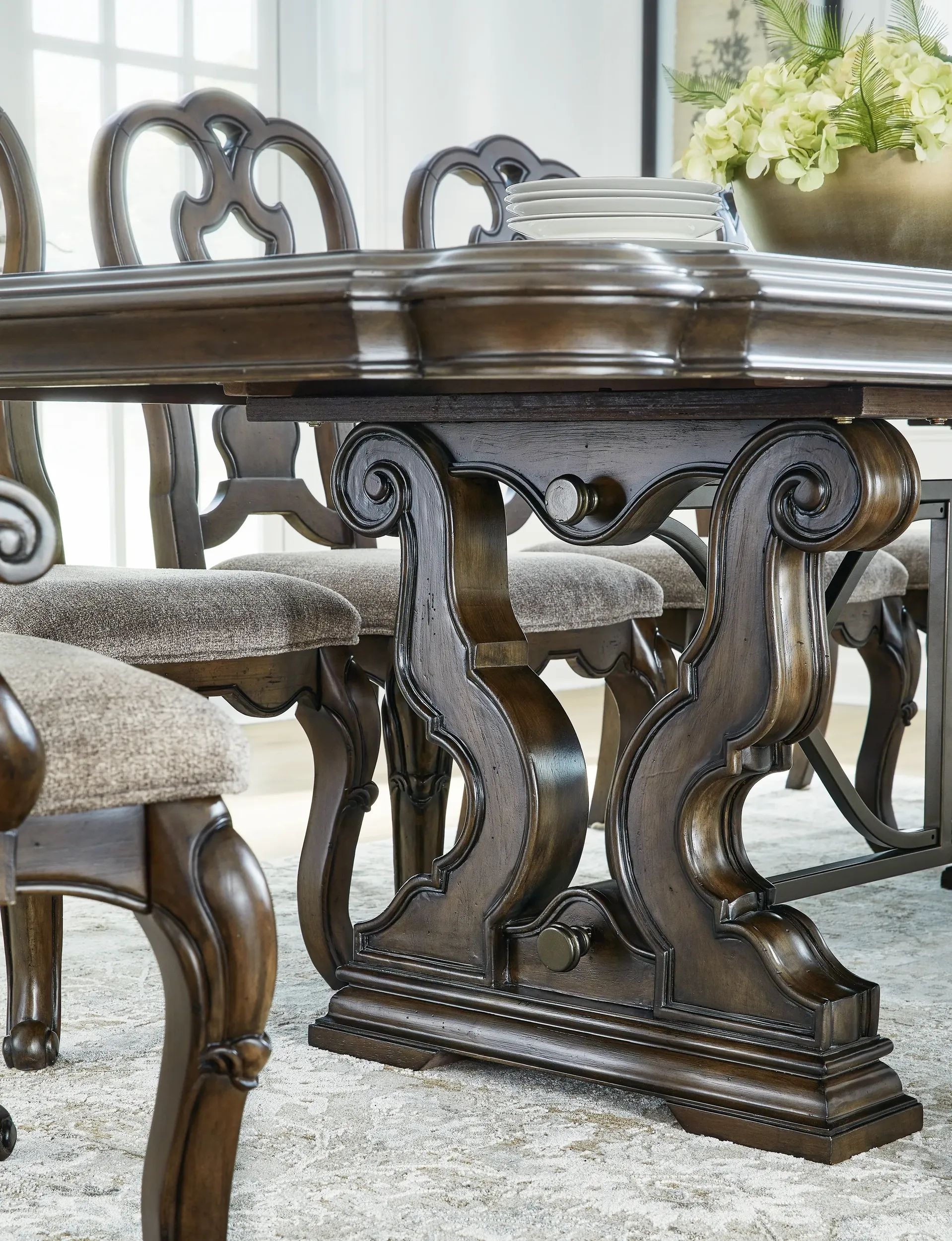 Ashley SM Maylee Wood Veneer Extendable Dining Set