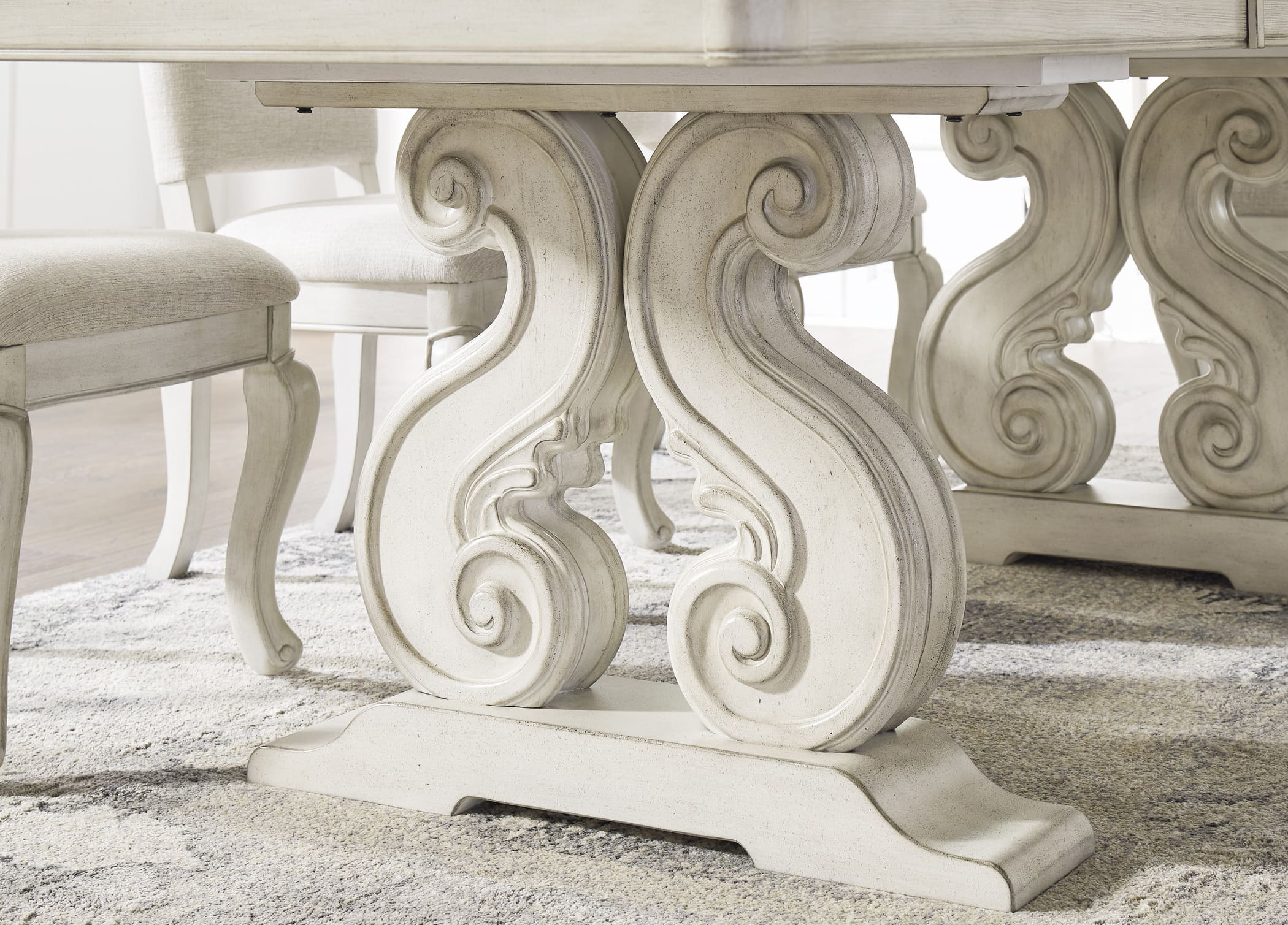 SM Arlendyne 5-Piece Wood Dining Room Set