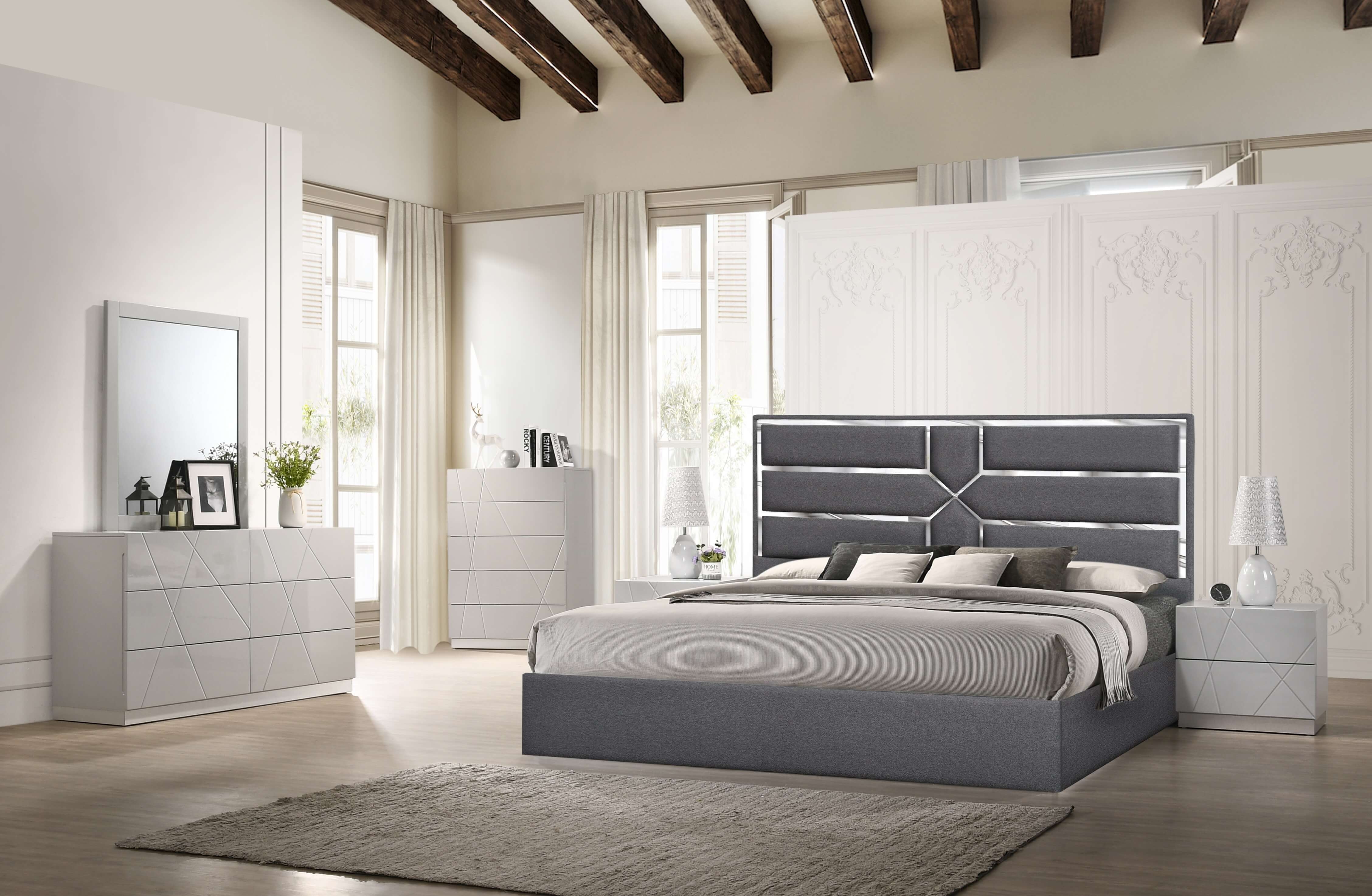 Da Vinci Fabric Platform King Size Bed w/Mirrored Trim