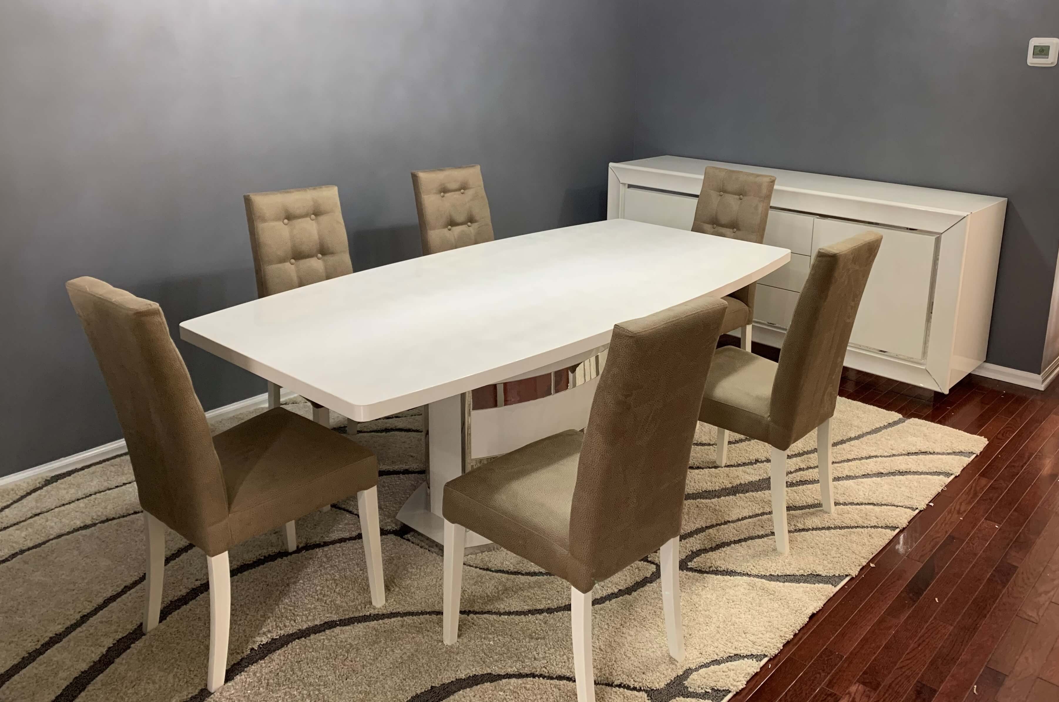 Dama Bianca Dining Room Set