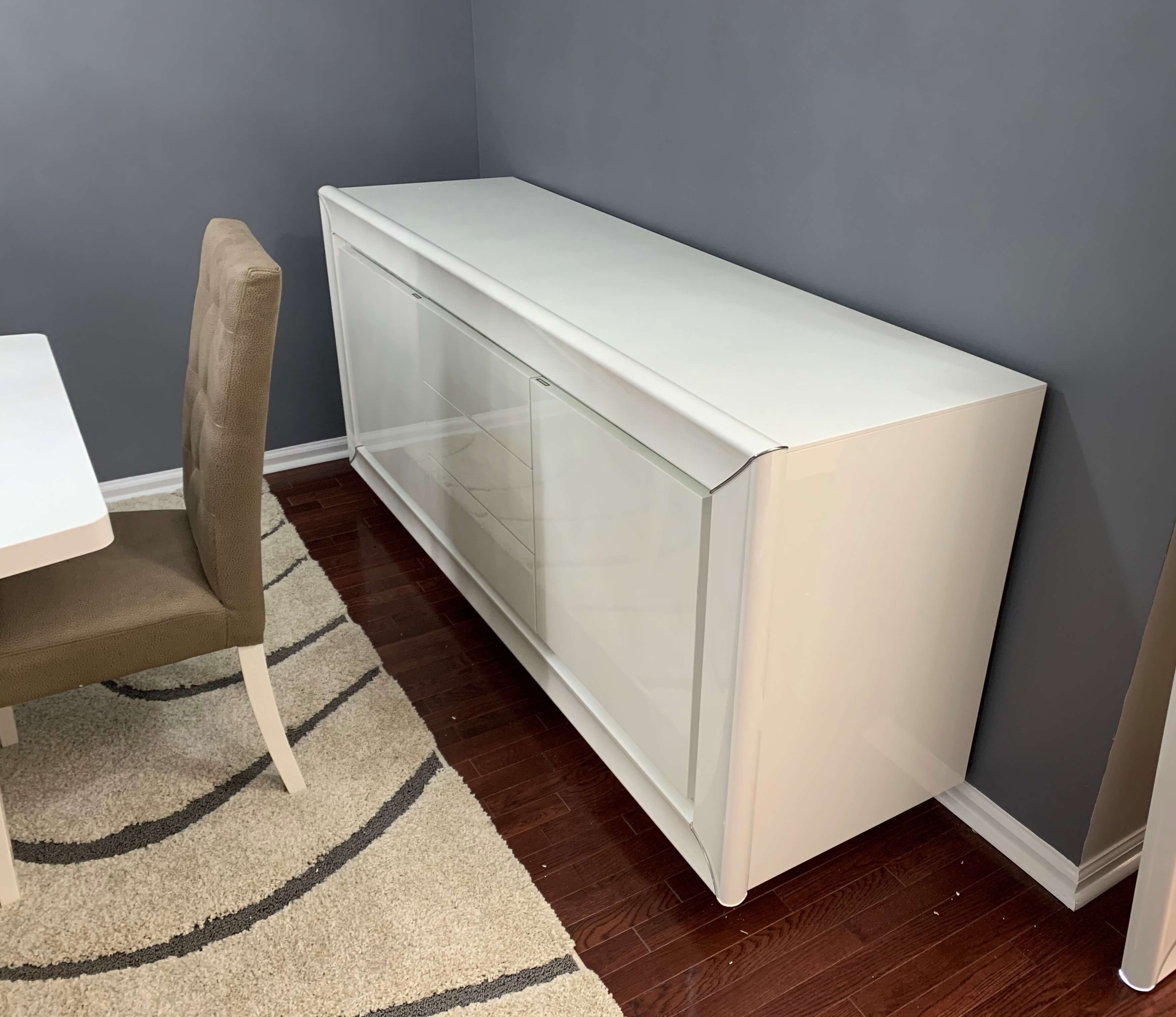 Dama Bianca Dining Room Set
