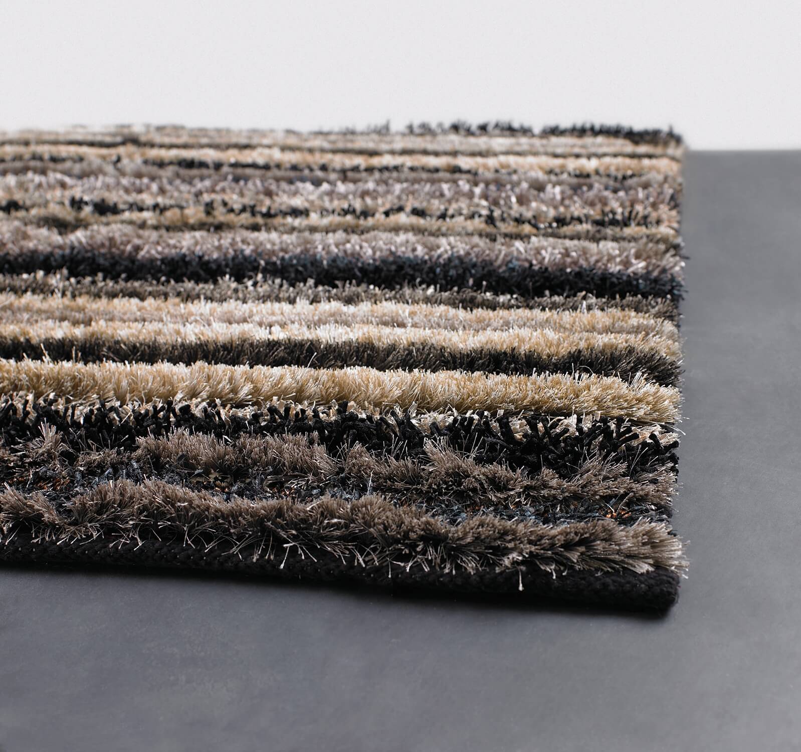 Delight Polyester Rectangular Handmade Rug, 5' x 7'6"