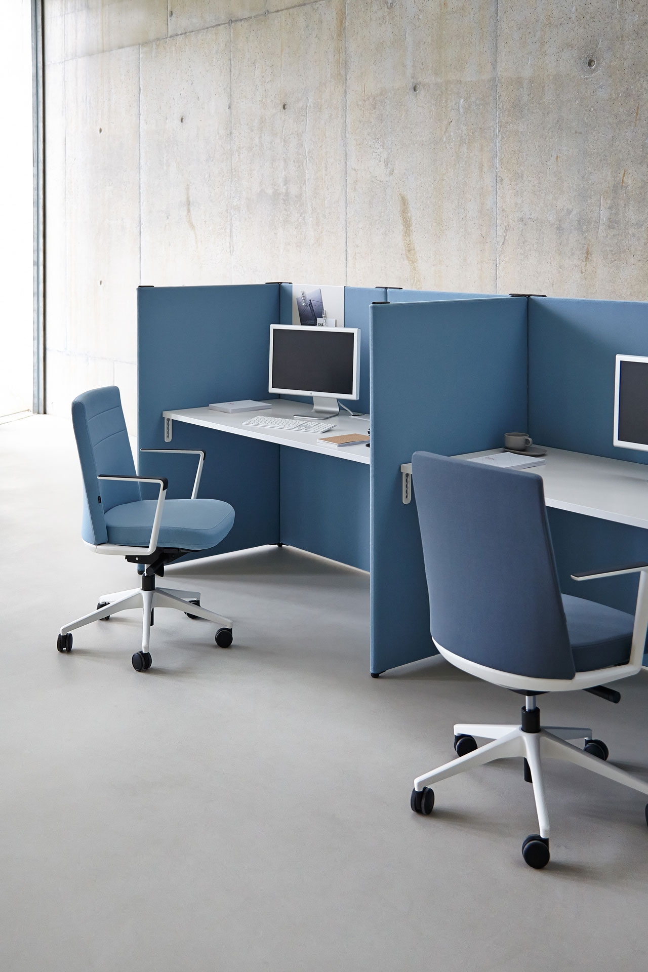 Link 3-Person Office Modular Screen System, Composition 3