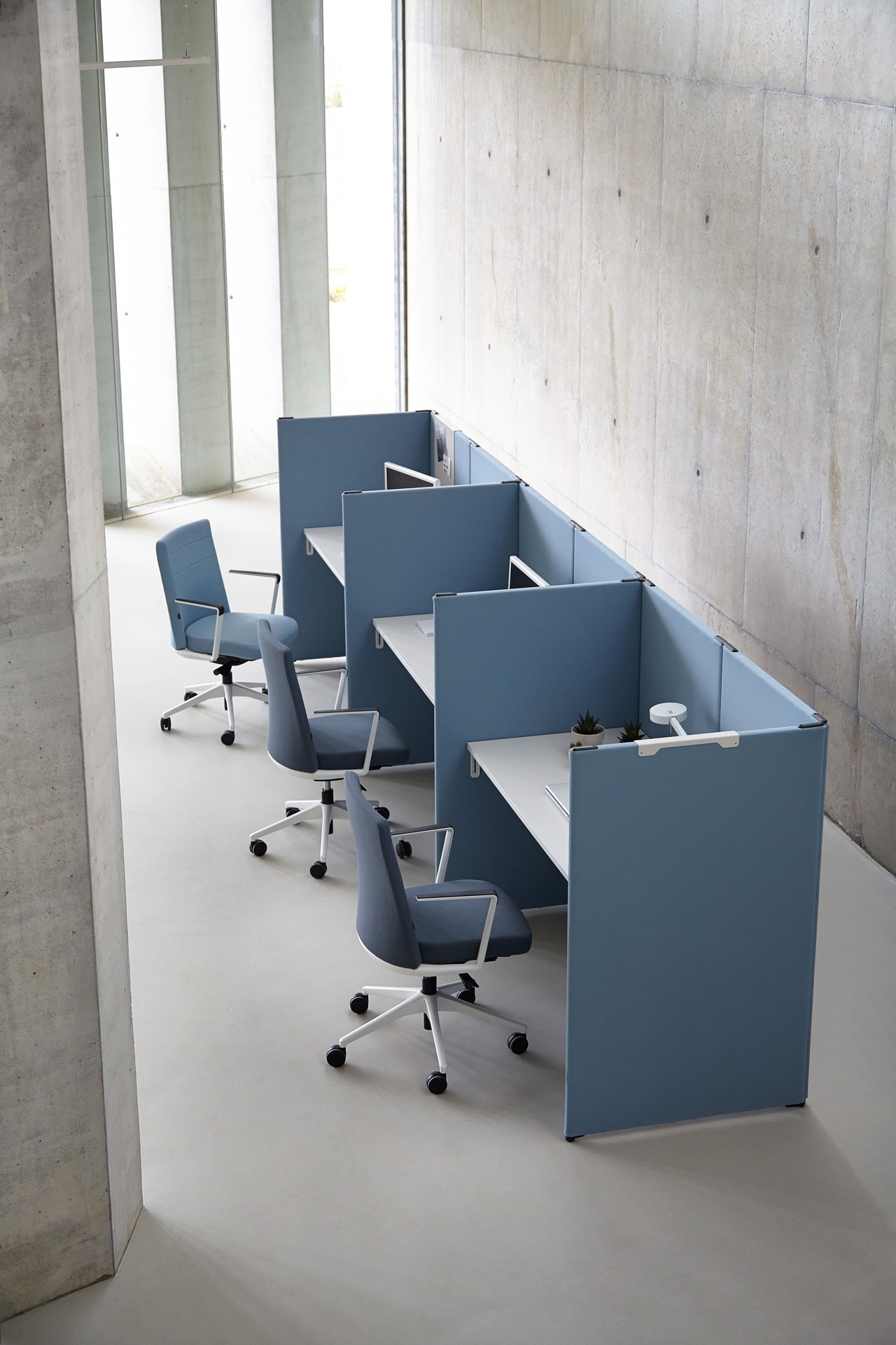 Link 3-Person Office Modular Screen System, Composition 3