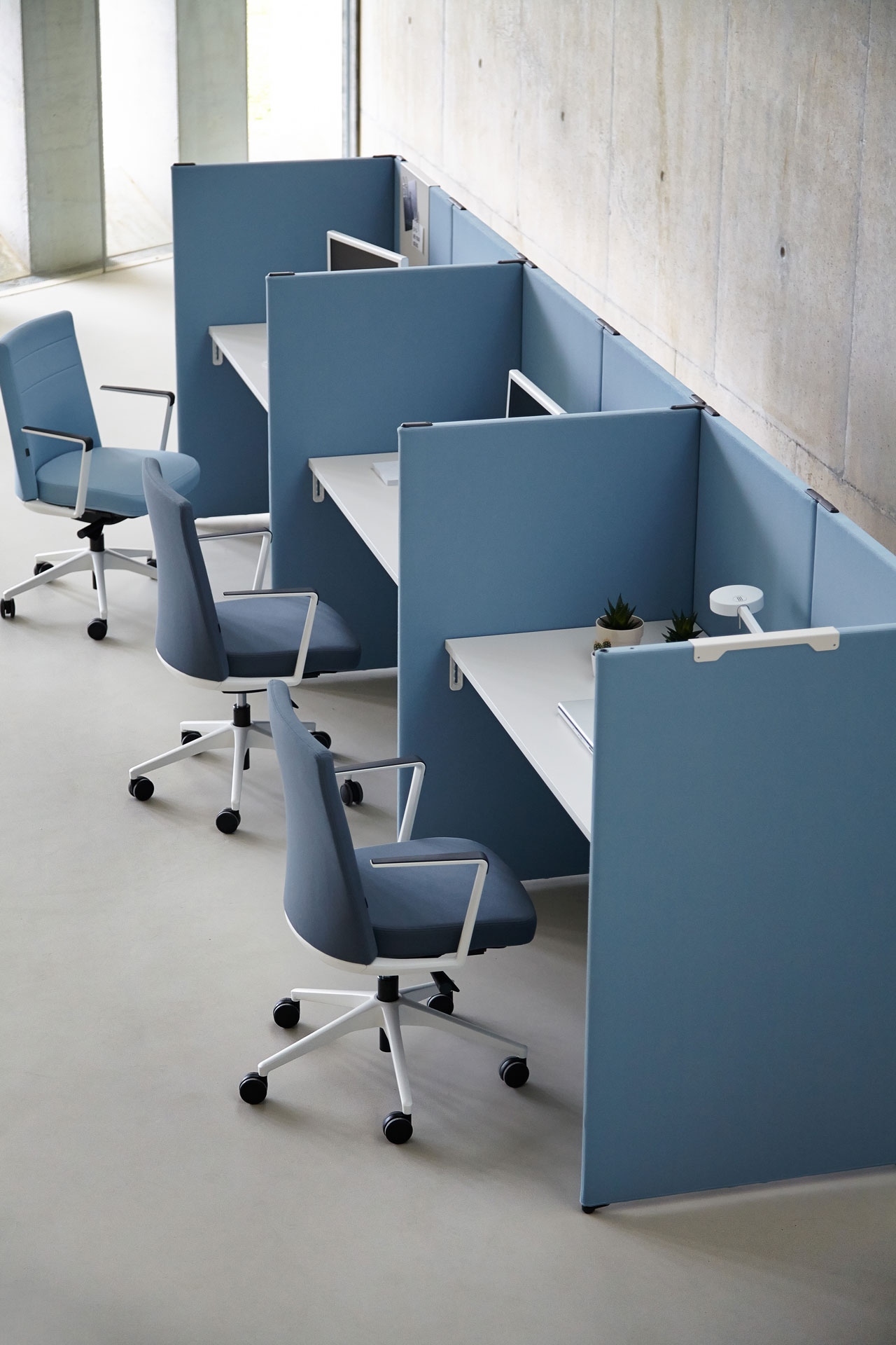 Link 3-Person Office Modular Screen System, Composition 3