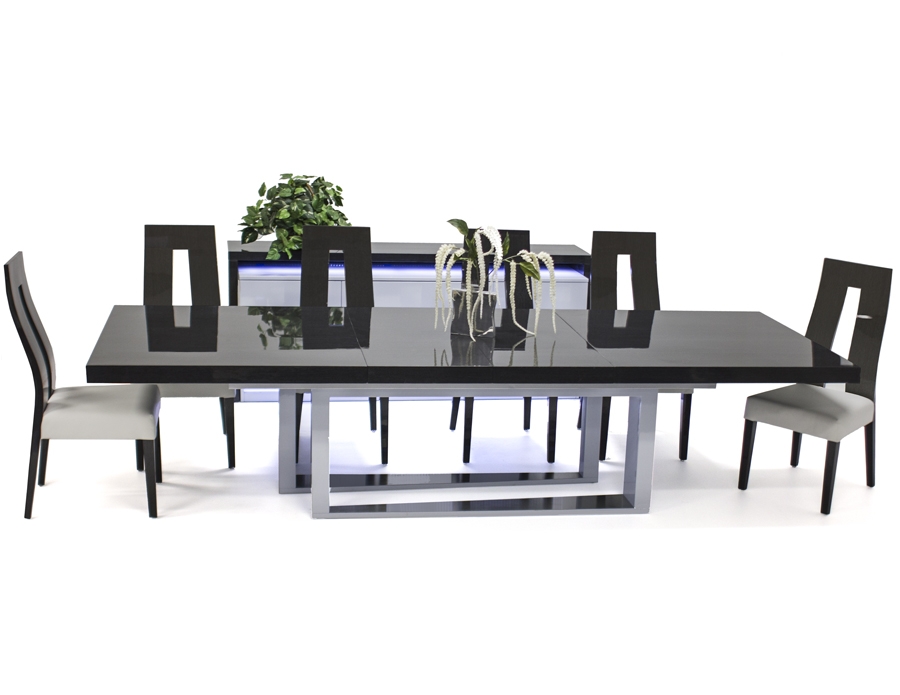Domino Extendable Dining Table