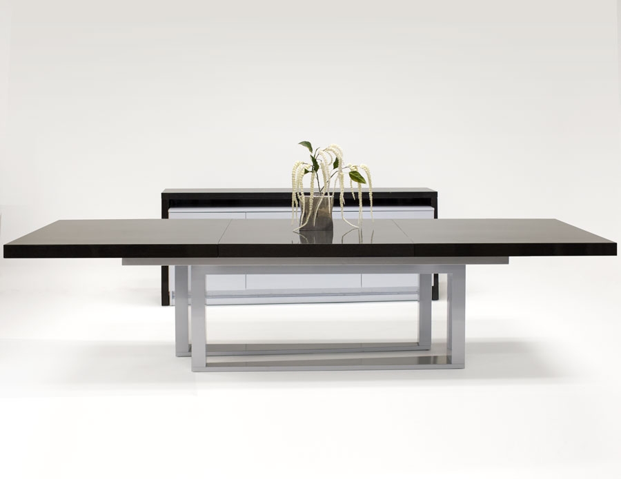 Domino Extendable Dining Table