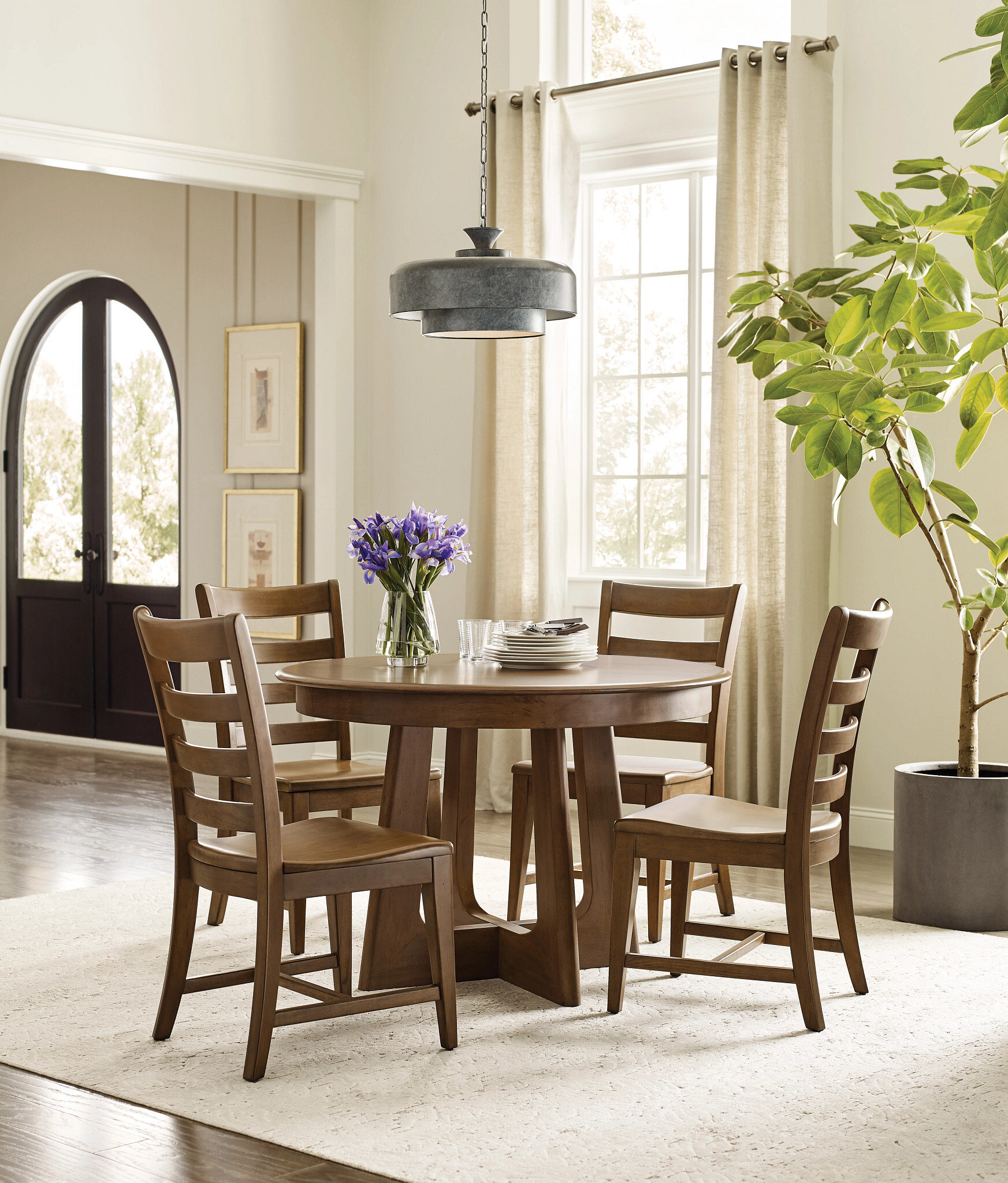 Kafe W44-inch Round Wood Pedestal Table