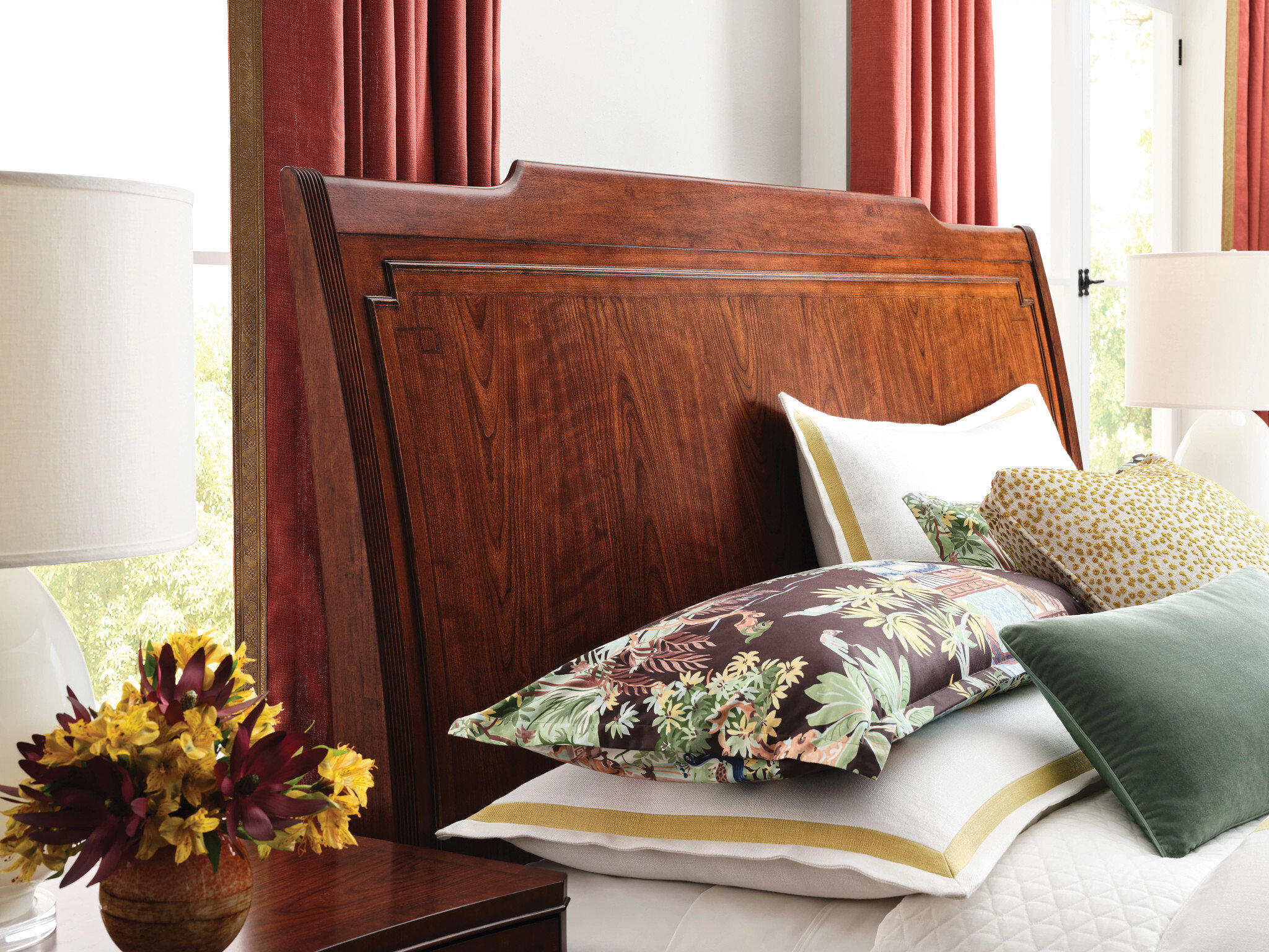 Addison Helmuth Wood Sleigh Bedroom Set