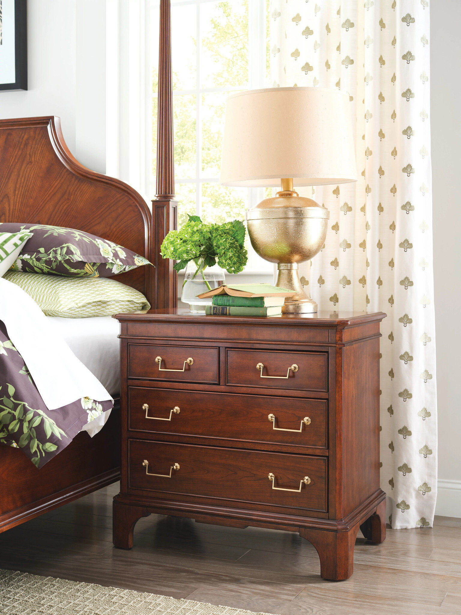 Addison Helmuth Wood Sleigh Bedroom Set