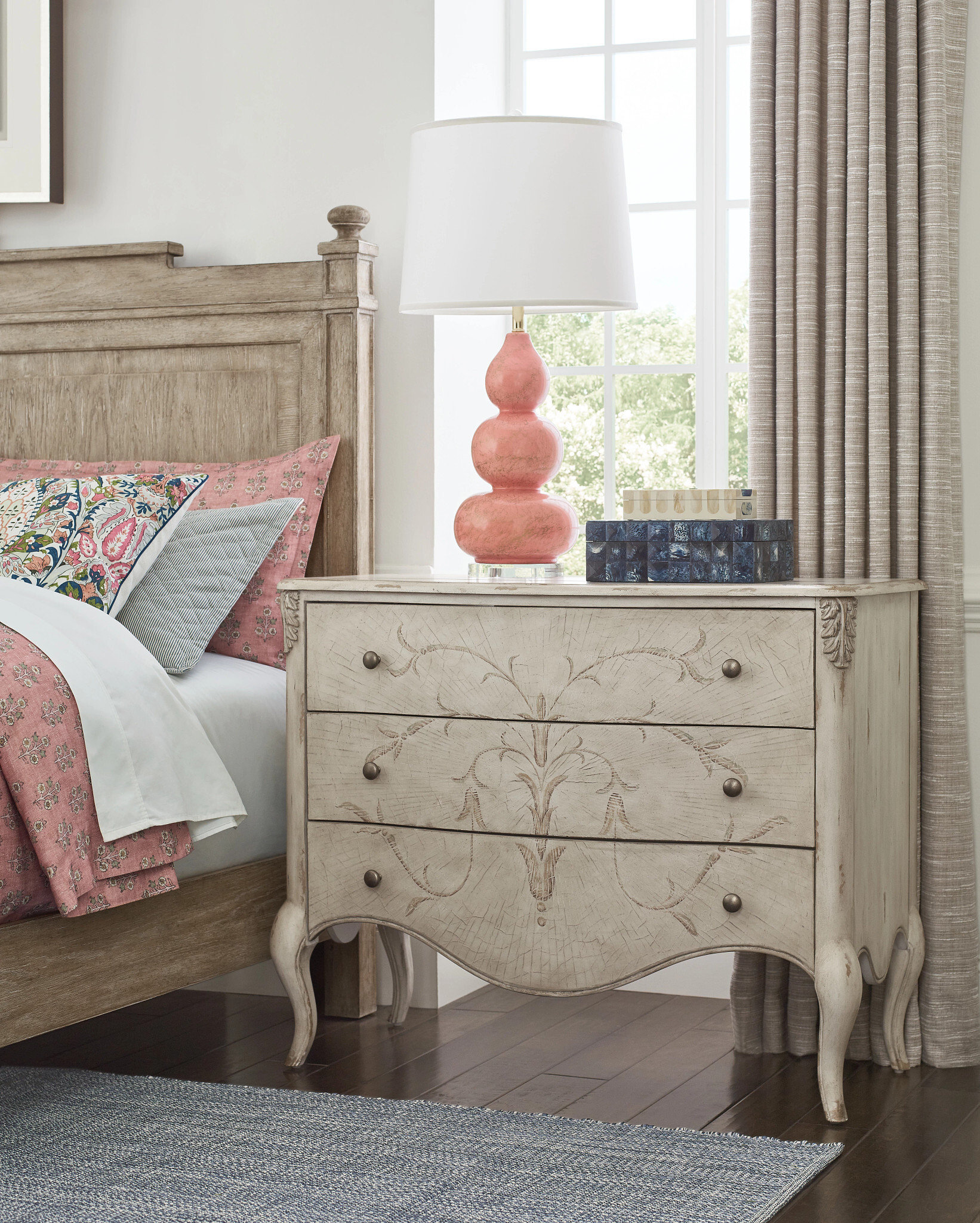 Cambric Vignette Wood Panel Bedroom Set