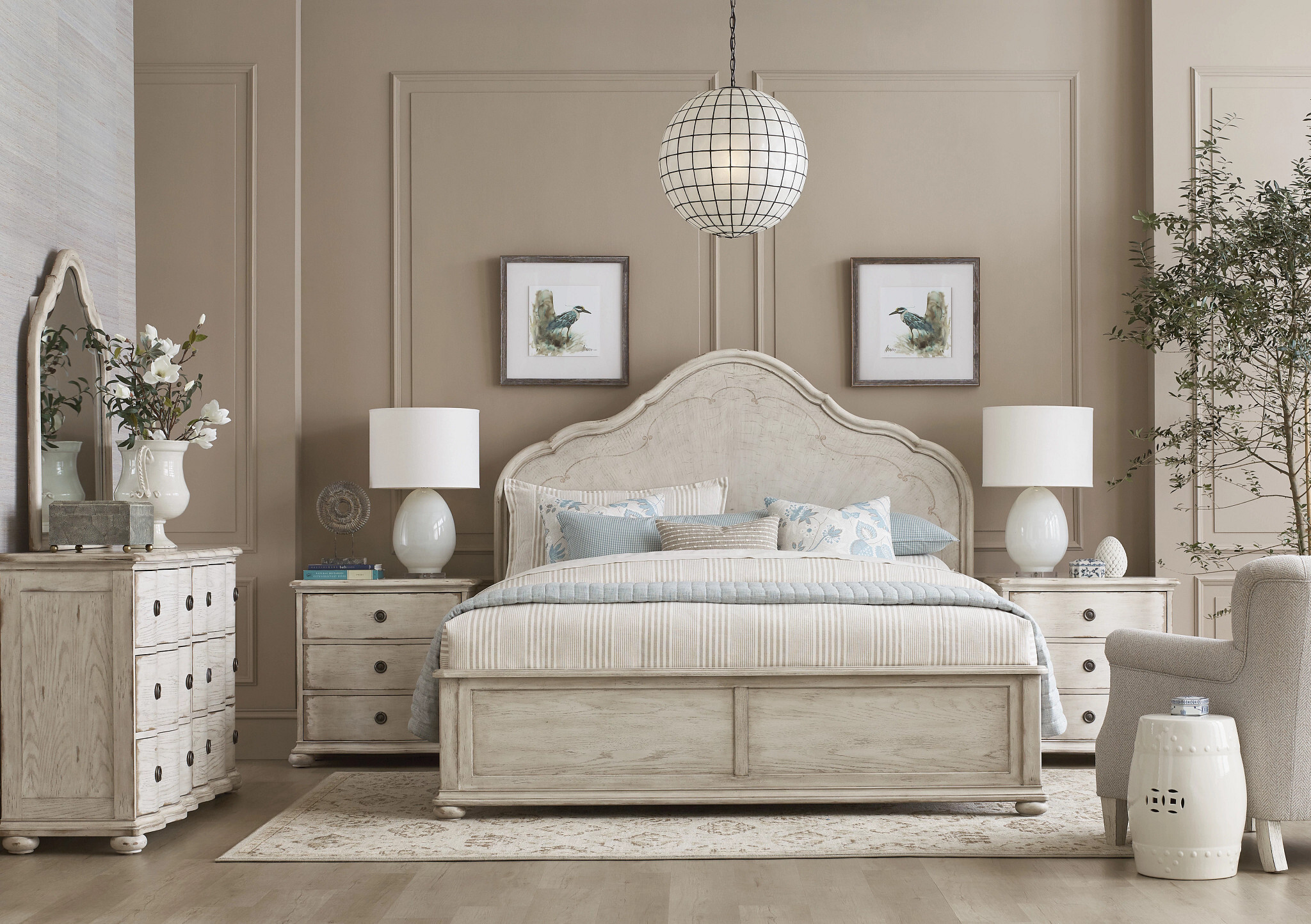 Cambric Vignette Wood Panel Bed, California King Size
