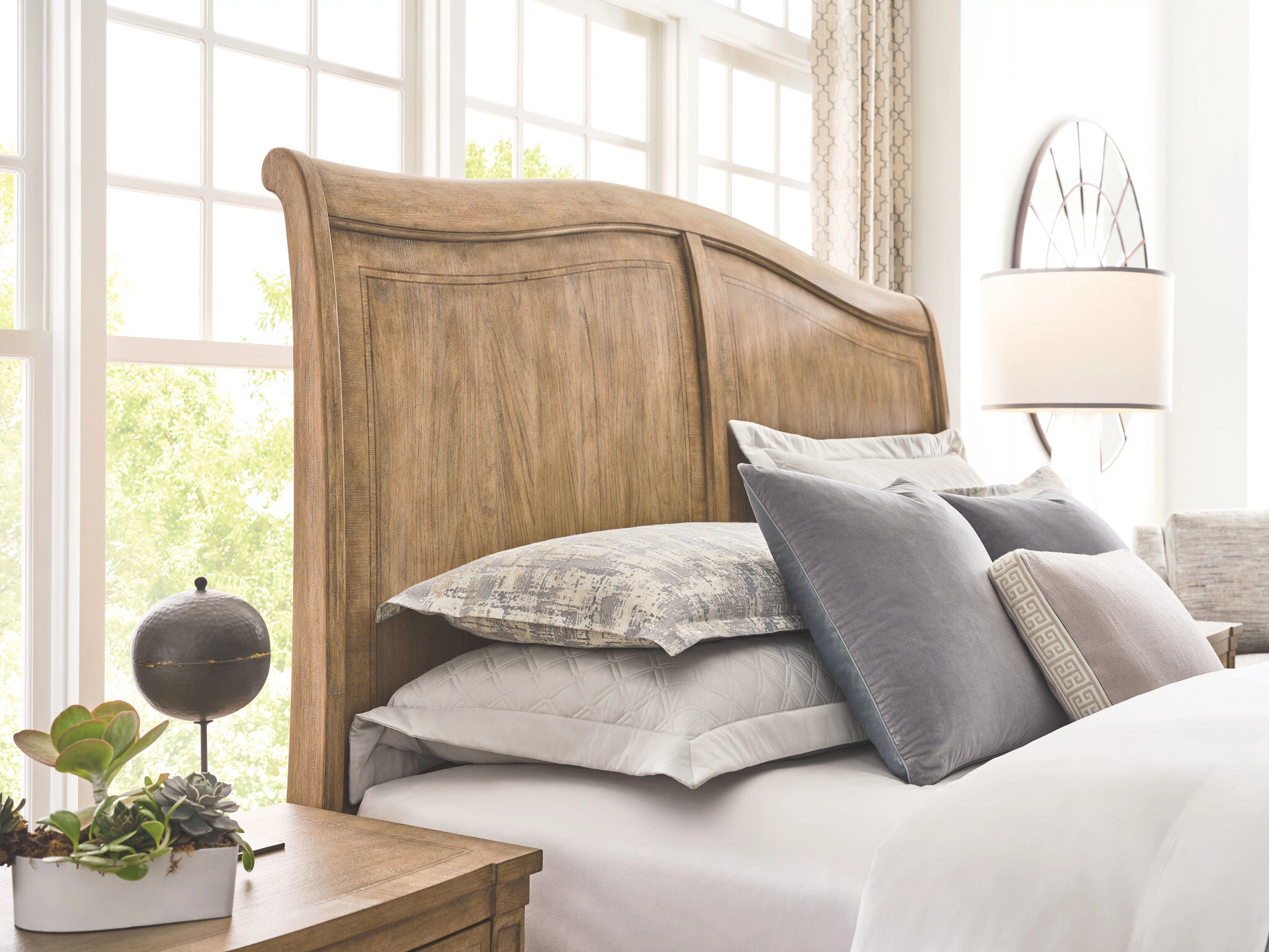 Chastain Cadence Wood Sleigh Bedroom Set
