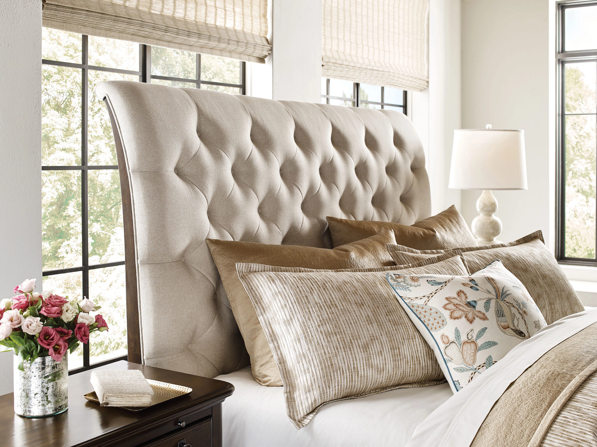 Commonwealth Herndon Wood/Fabric Upholstered Bed
