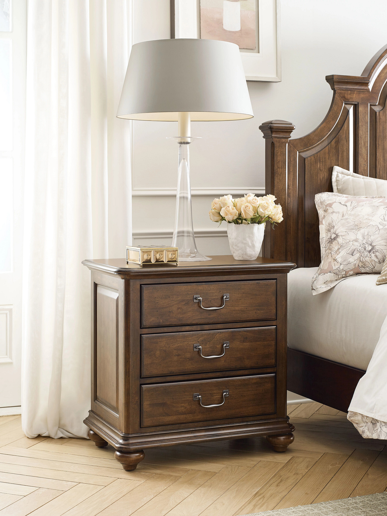 Commonwealth Allenby Wood Panel Bedroom Set