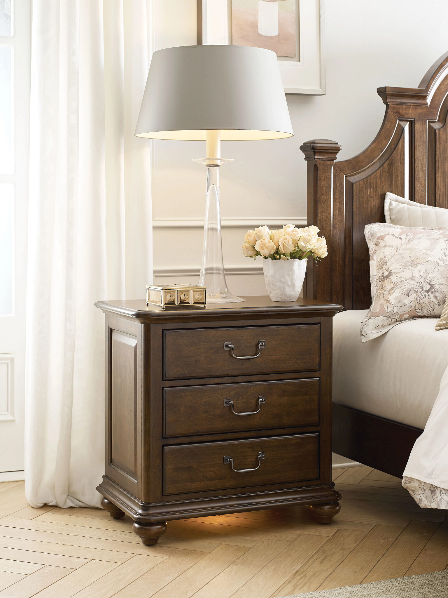 Commonwealth Allenby Wood Panel Bedroom Set