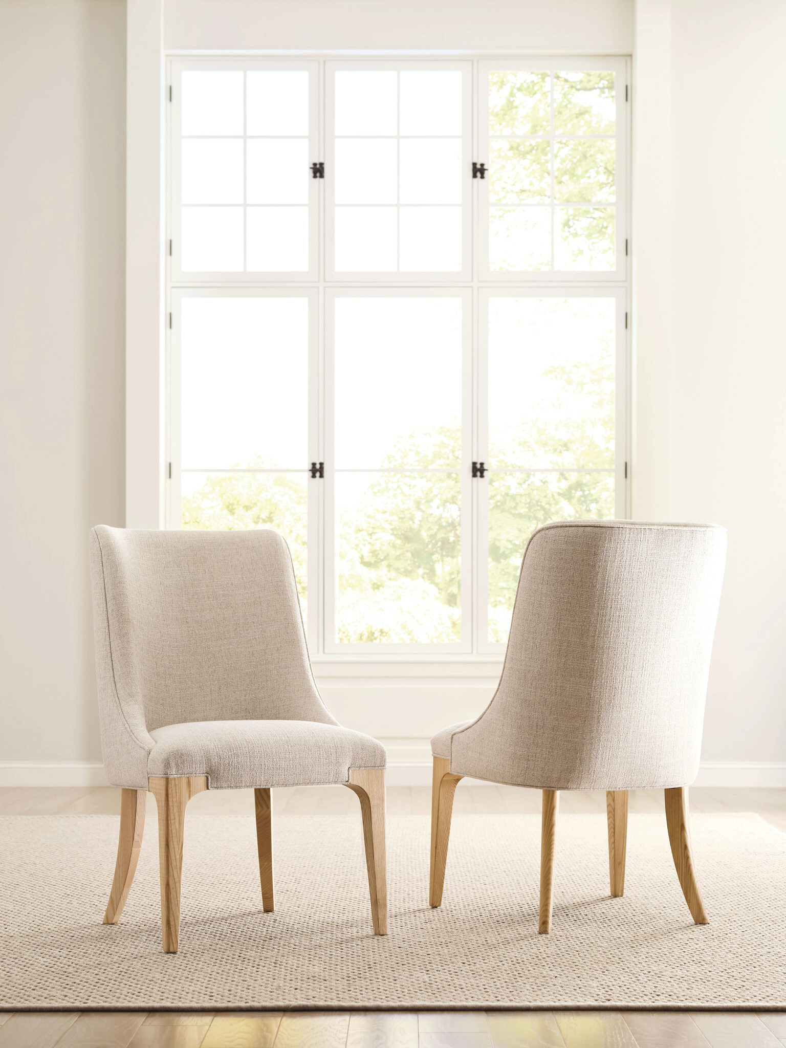 Essence Highland/Mcguire Round Wood Dining Room Set