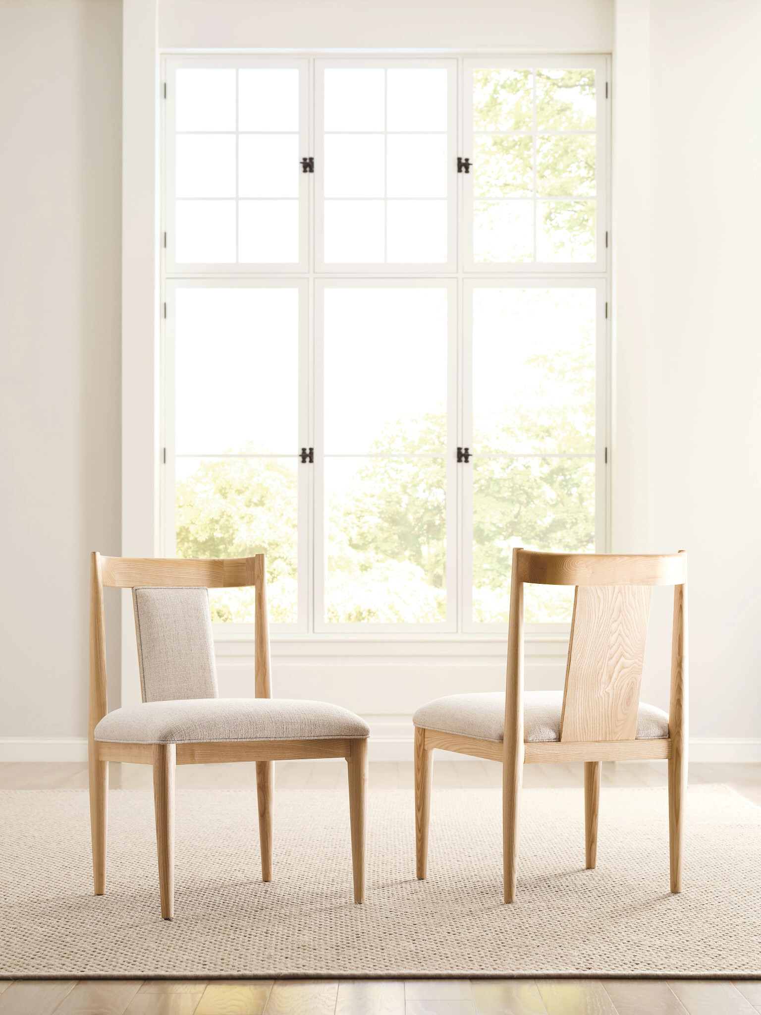 Essence Highland/Woodbury Round Wood Dining Room Set