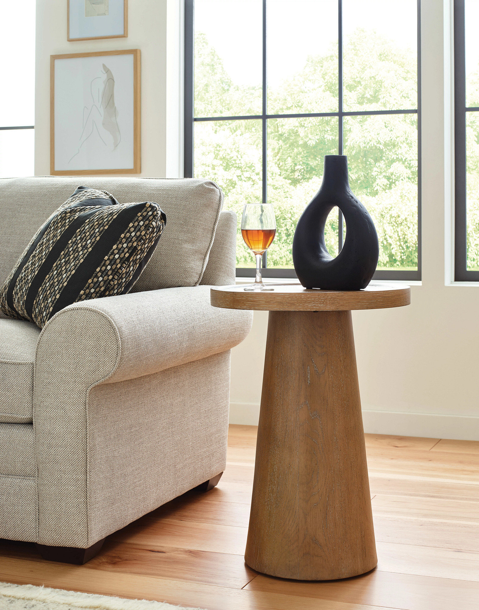 Hammary Hidden Treasures Pod Chairside Table