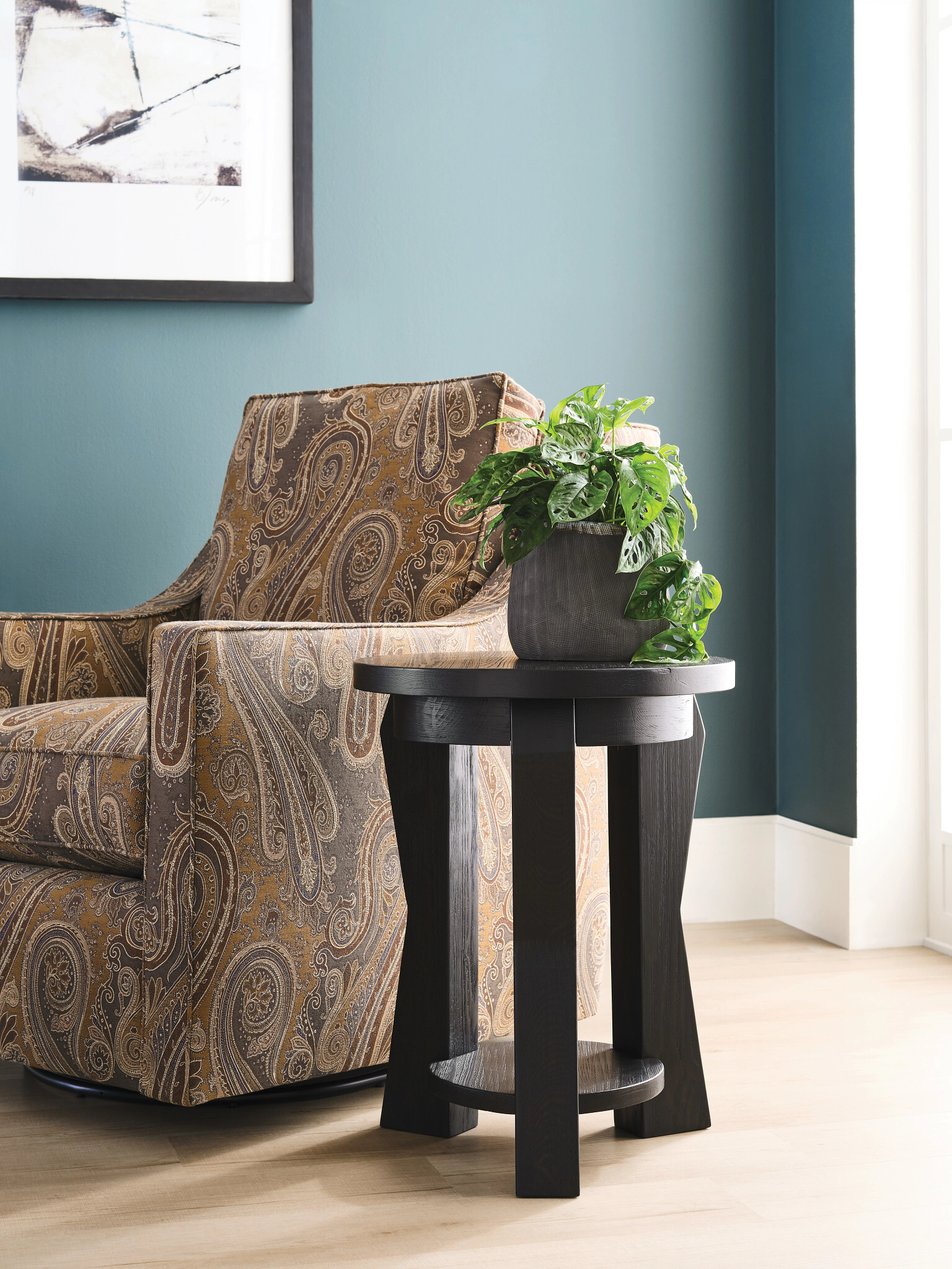 Freeport Acquisitions Round Wood Coffee Table Set
