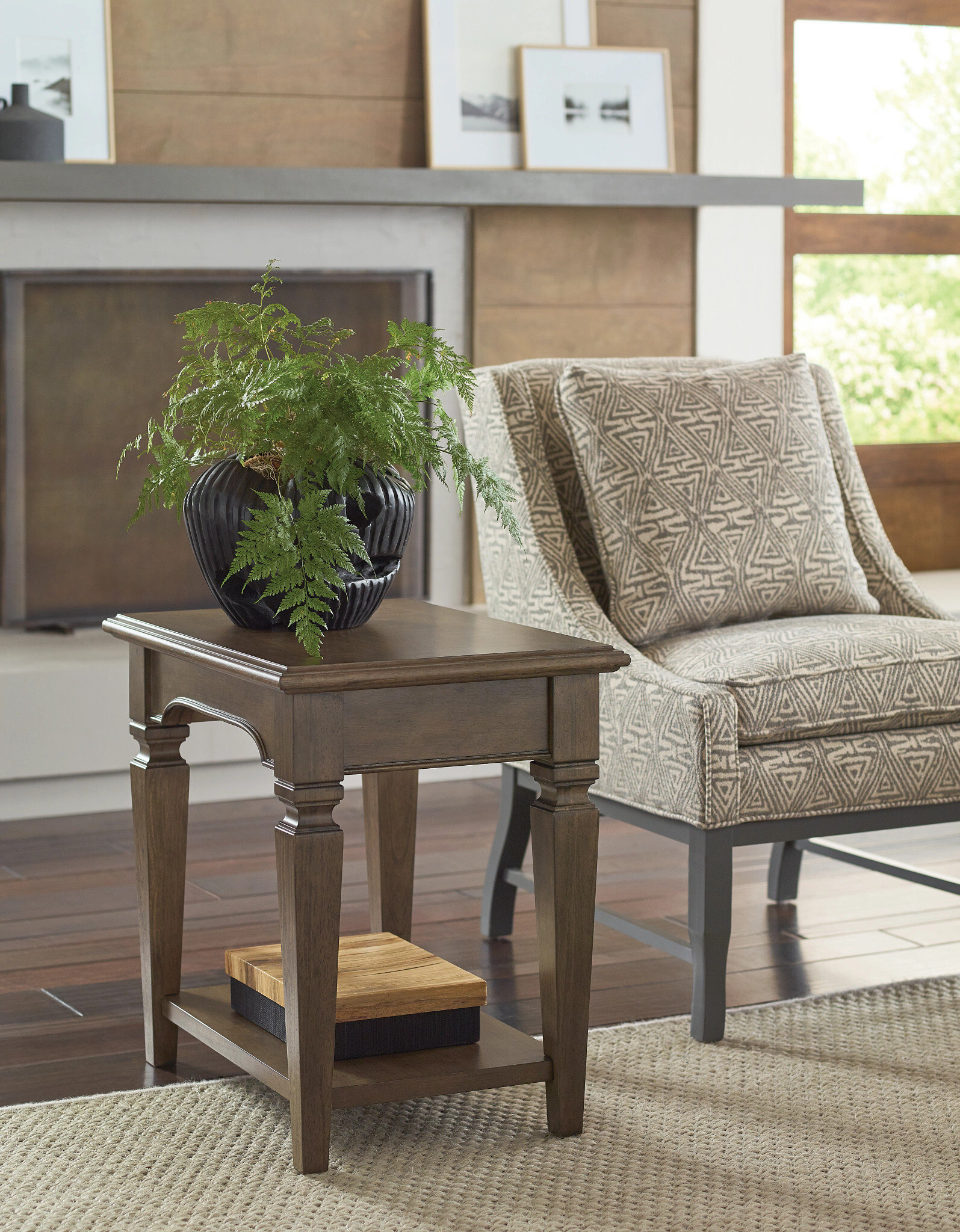 Room Hammary Maribelle Rectangular Wood Chairside Table