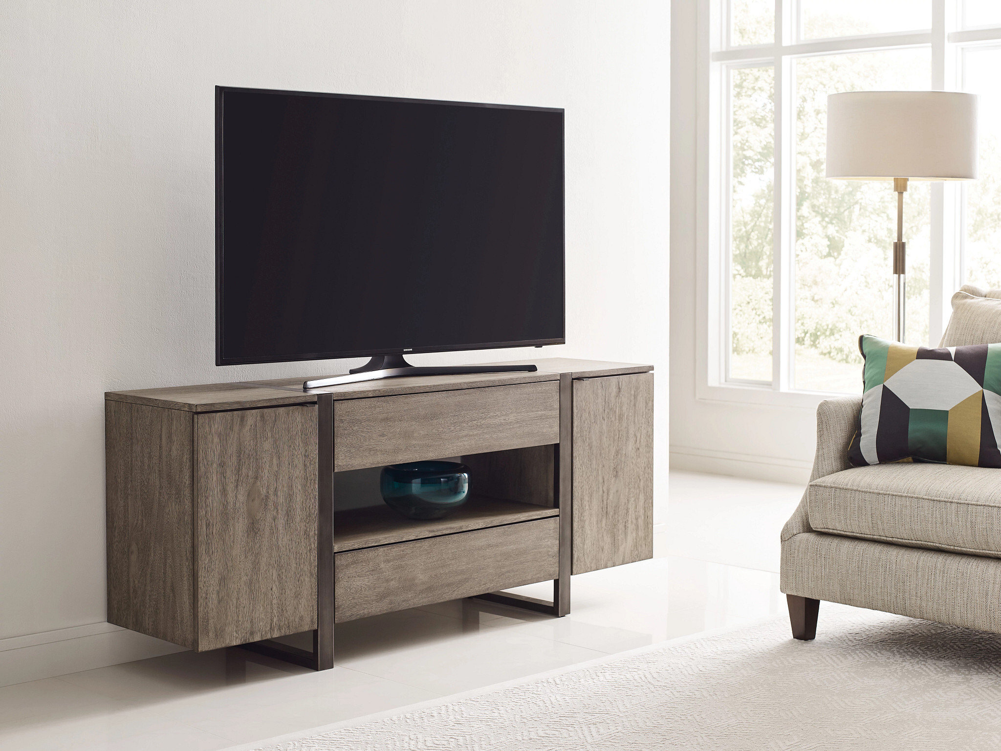 Sandler Entertainment Console
