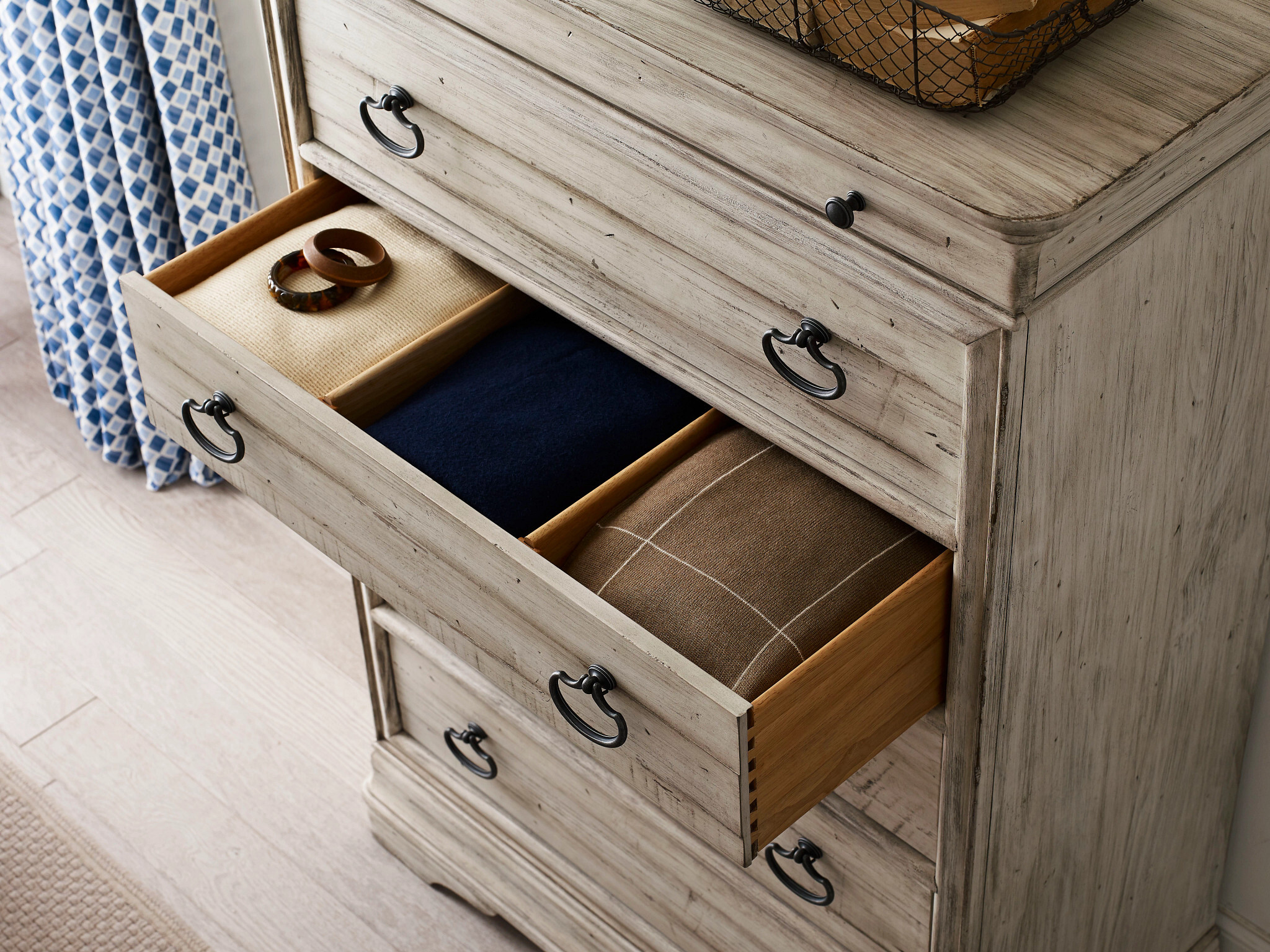 Selwyn Prospect Wood Chest w/6 Drawers