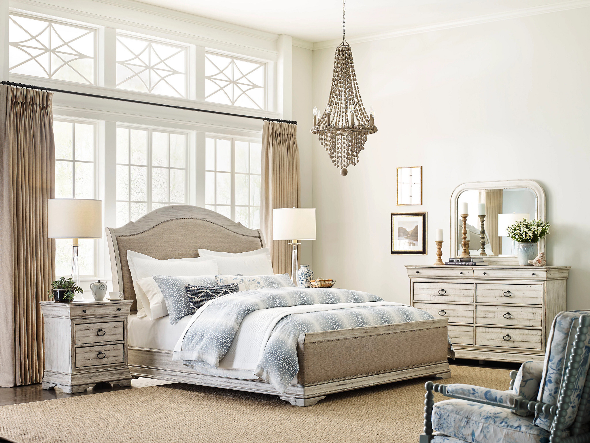 Selwyn Kelly Fabric/Wood Upholstered Queen Size Sleigh Bed