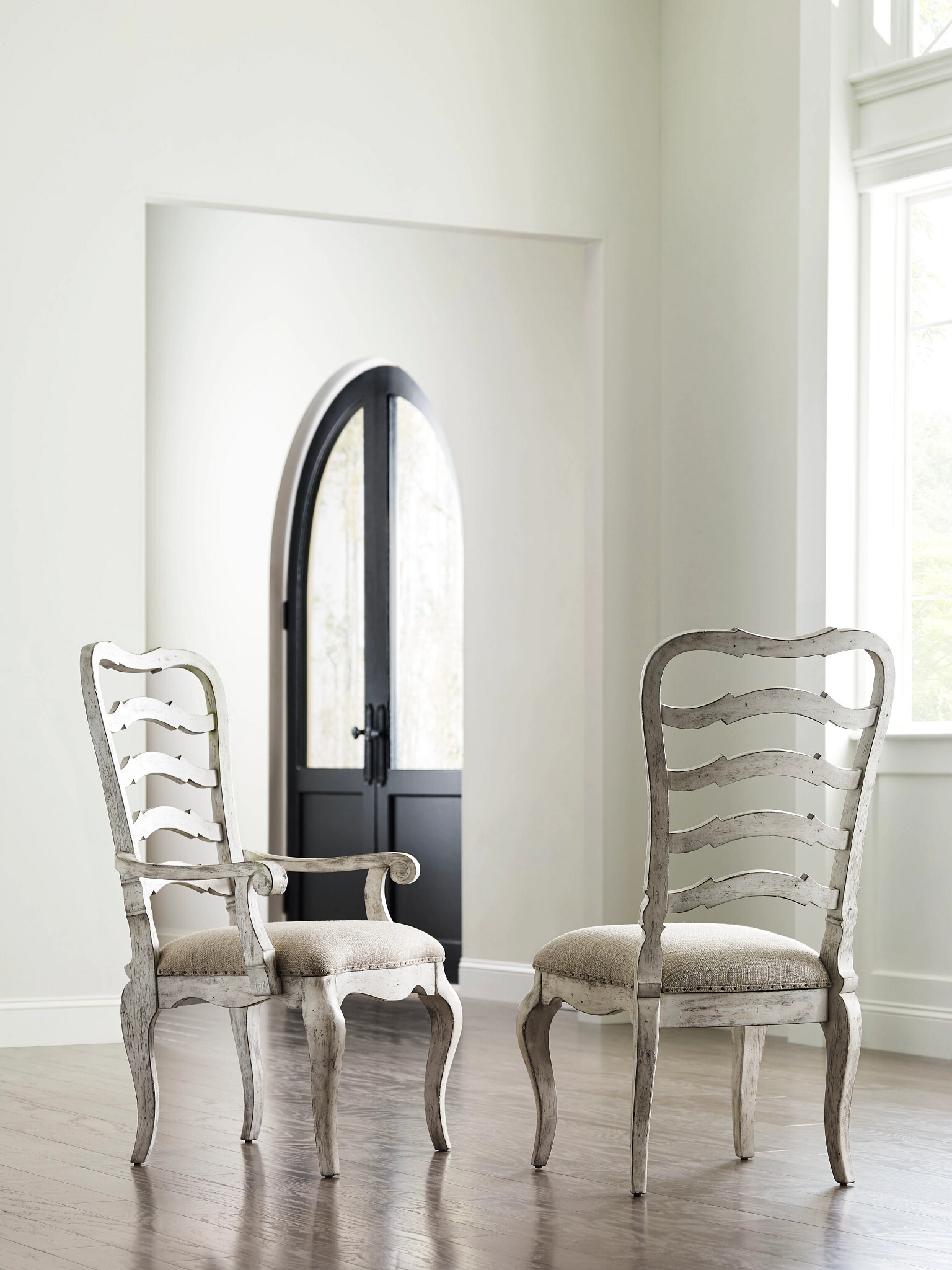 Selwyn Lloyd Wood Extendable Pedestal Dining Room Set