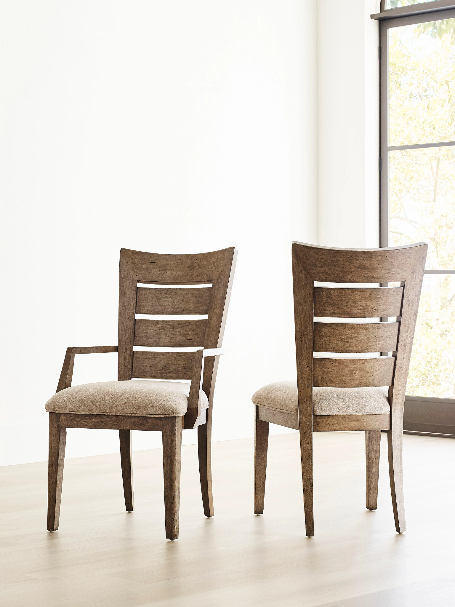 Skyline Knox Round Wood Extendable Dining Room Set