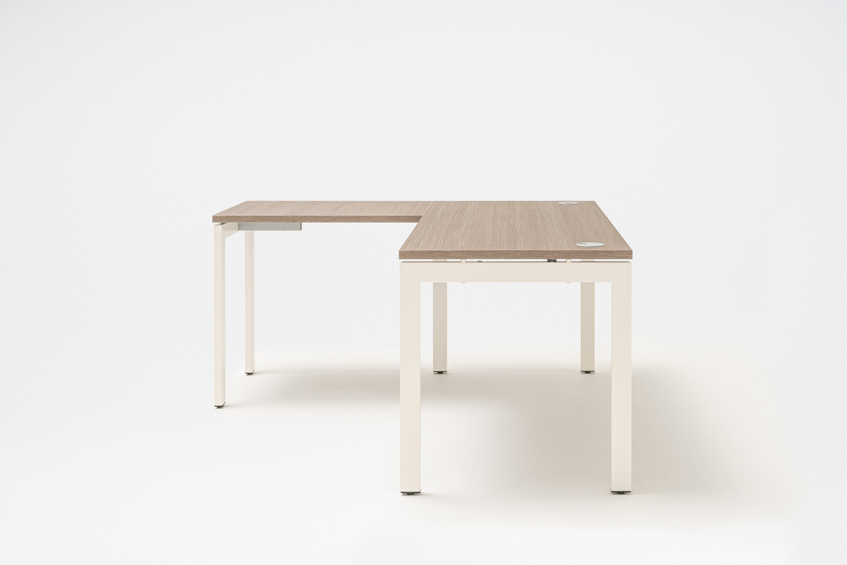 Ogi U Office Single Straight Desk, W47.2" x D31.4"