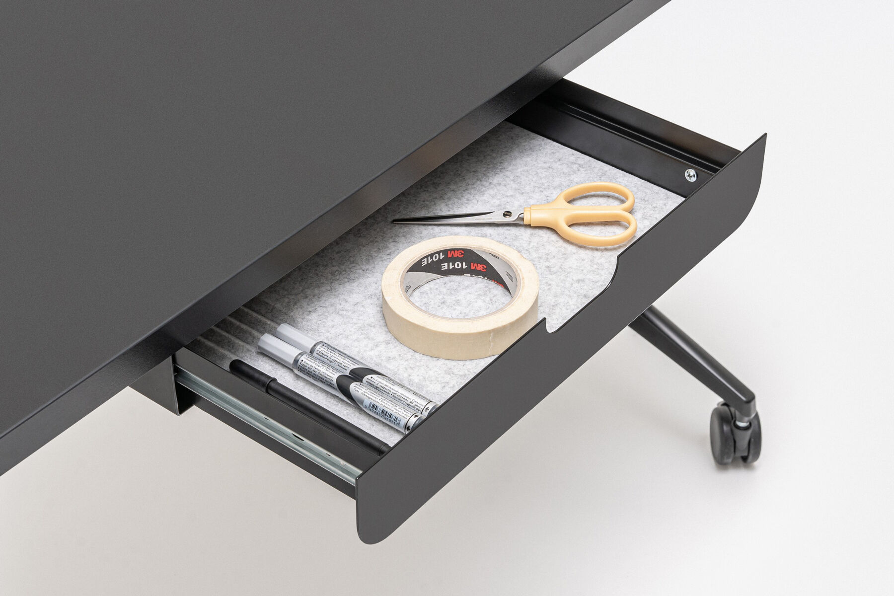 Ogi Y Office Desk Managerial Cabinet