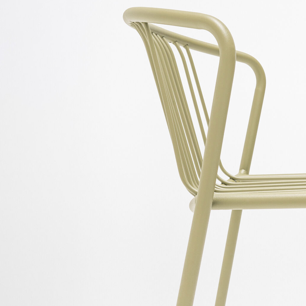 Bris Bar Stool w/Armrest