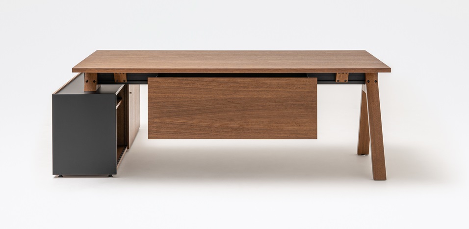 Executive Desk with storage and pedestal Viga