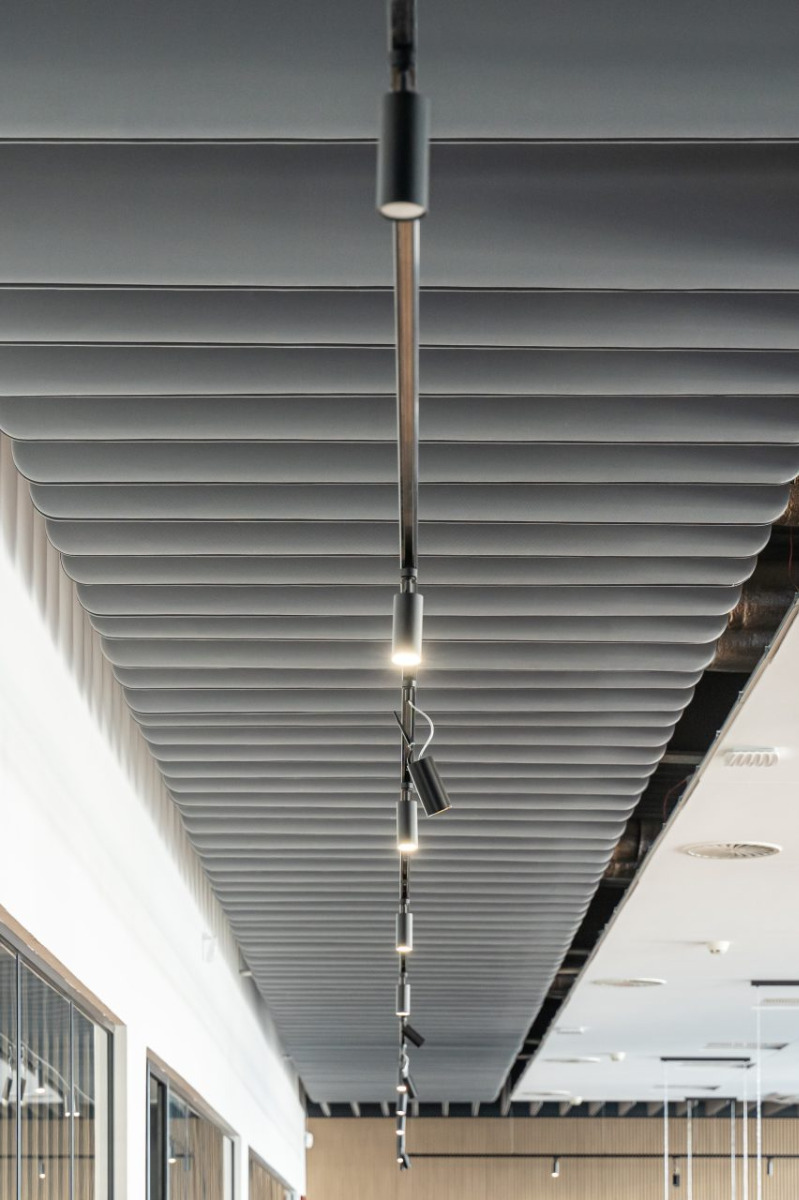 Sonic Vertical 31.5" Ceiling Screen