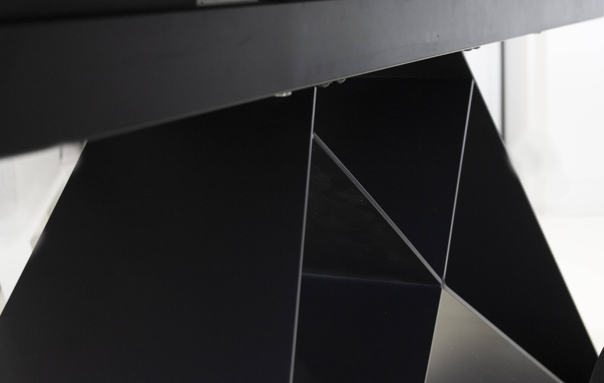 The W Extendable Dining Table