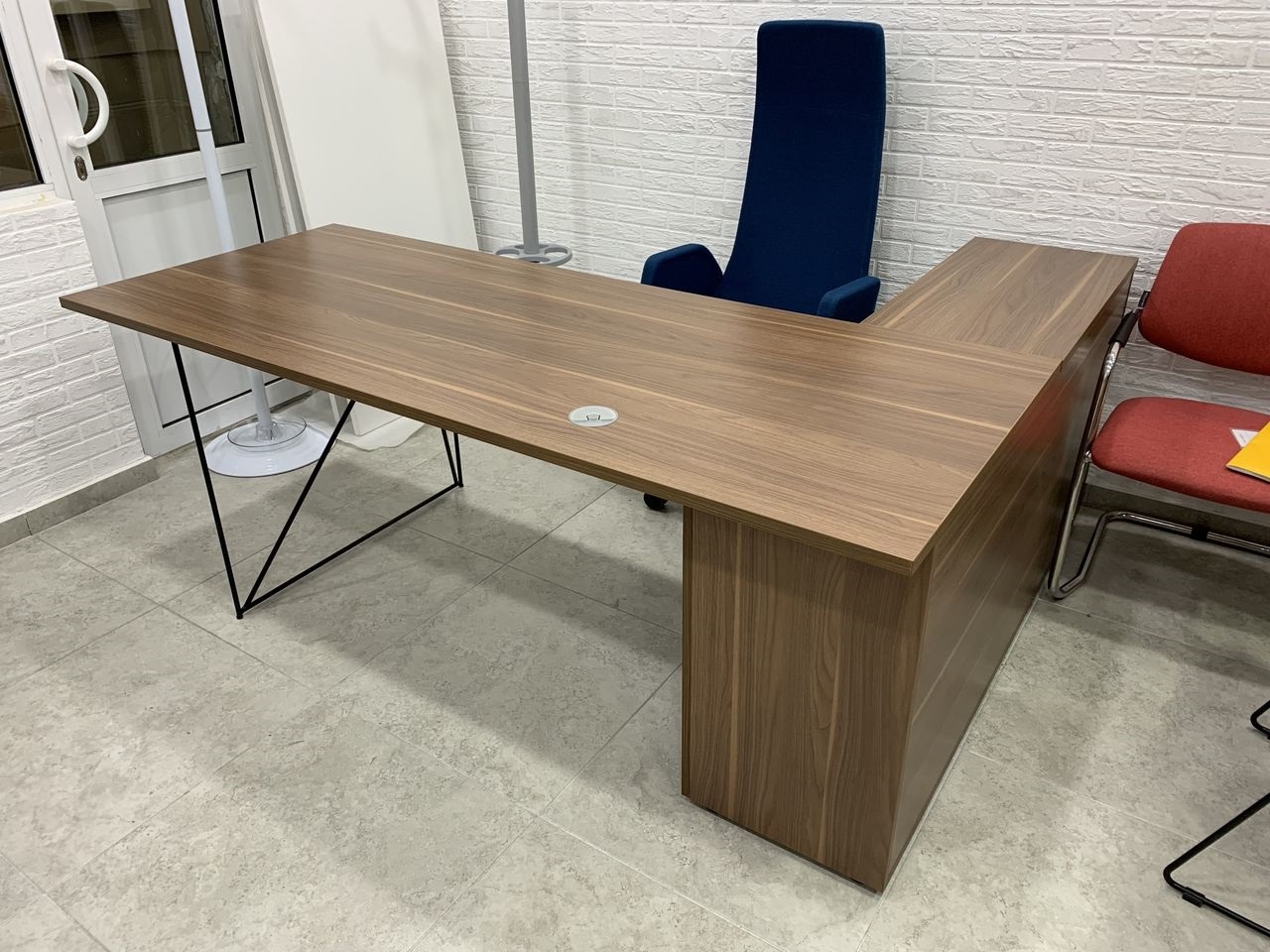 Air Office Desk w/Extended Top & Right Cabinet