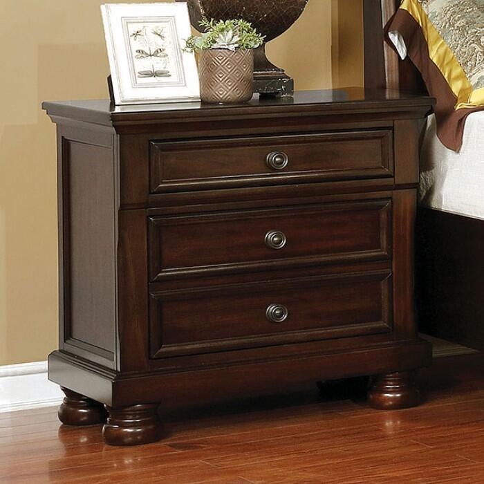 Castor Wood Nightstand w/3 Drawers