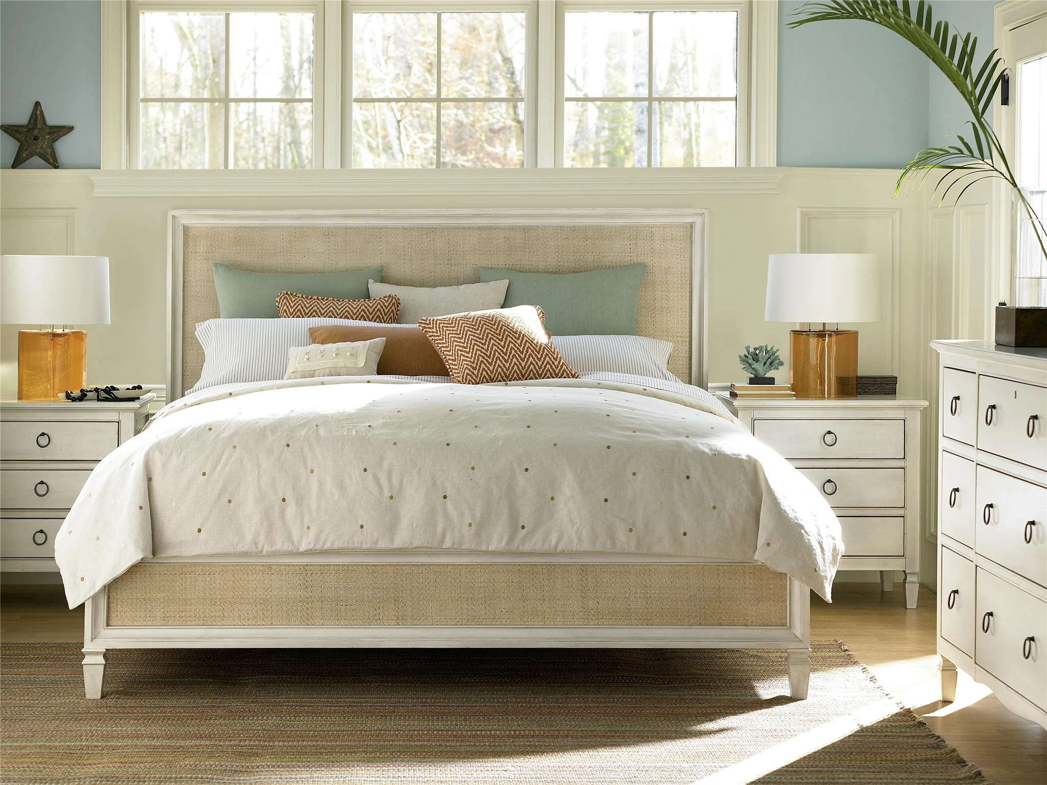 Summer Hill Wood Nightstand w/3 Drawers