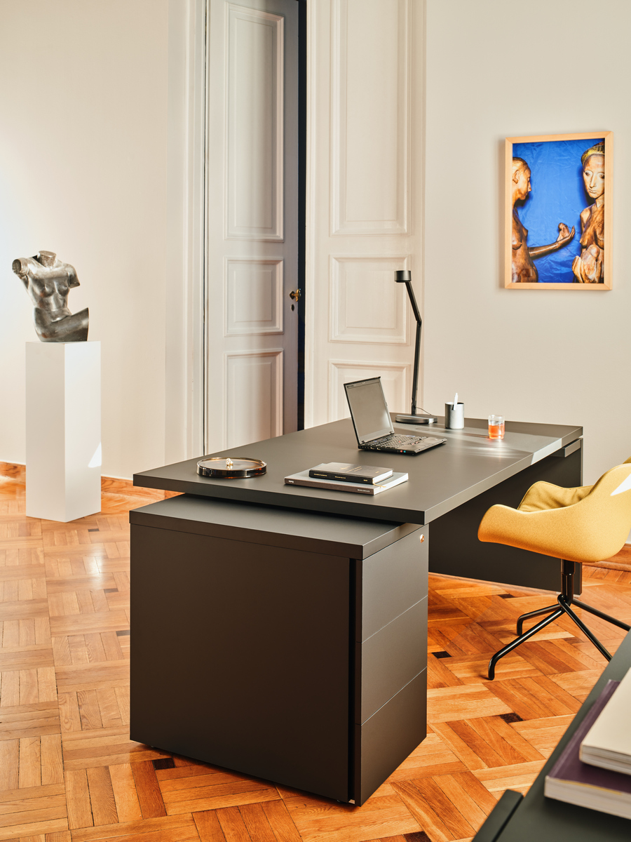 Directional desk with adjustable height - Mito