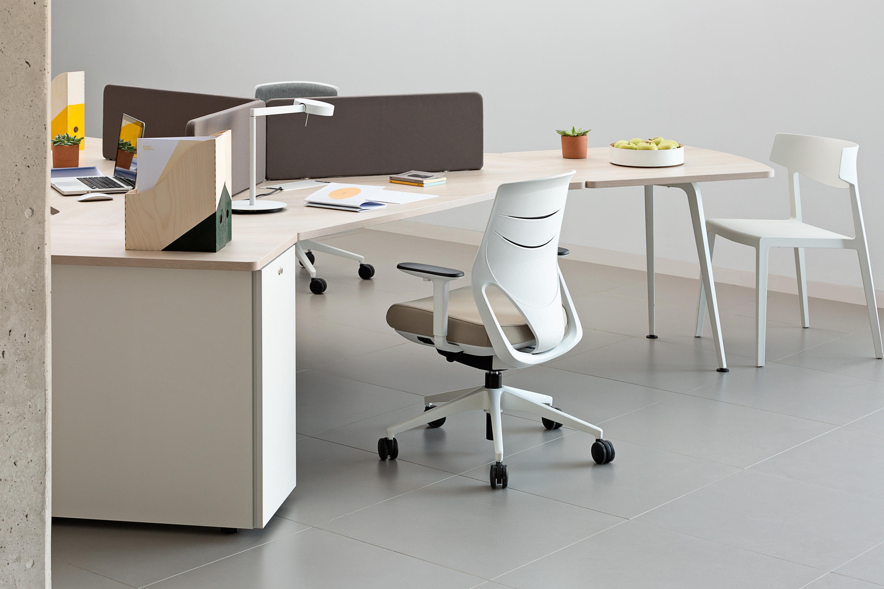 Efit 10 Gaslift Adjustable Swivel Office Chair w/Medium Backrest