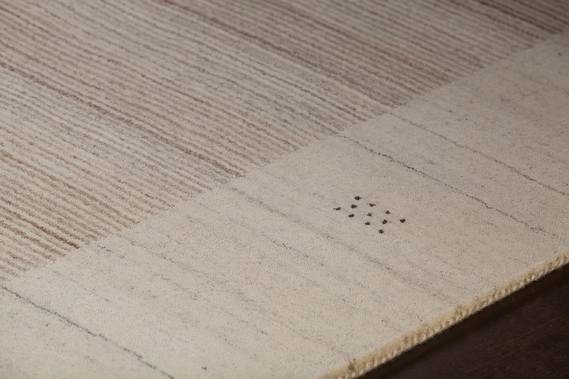 Elantra Wool Rectangular Hand-knotted Rug, 7'9" x 10'6"