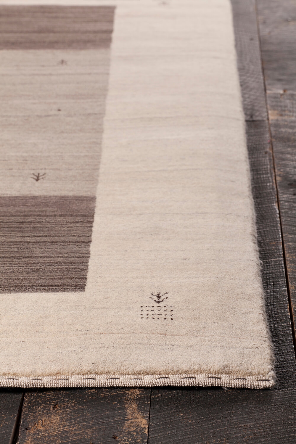 Elantra Wool Rectangular Hand-knotted Rug, 5' x 7'6"