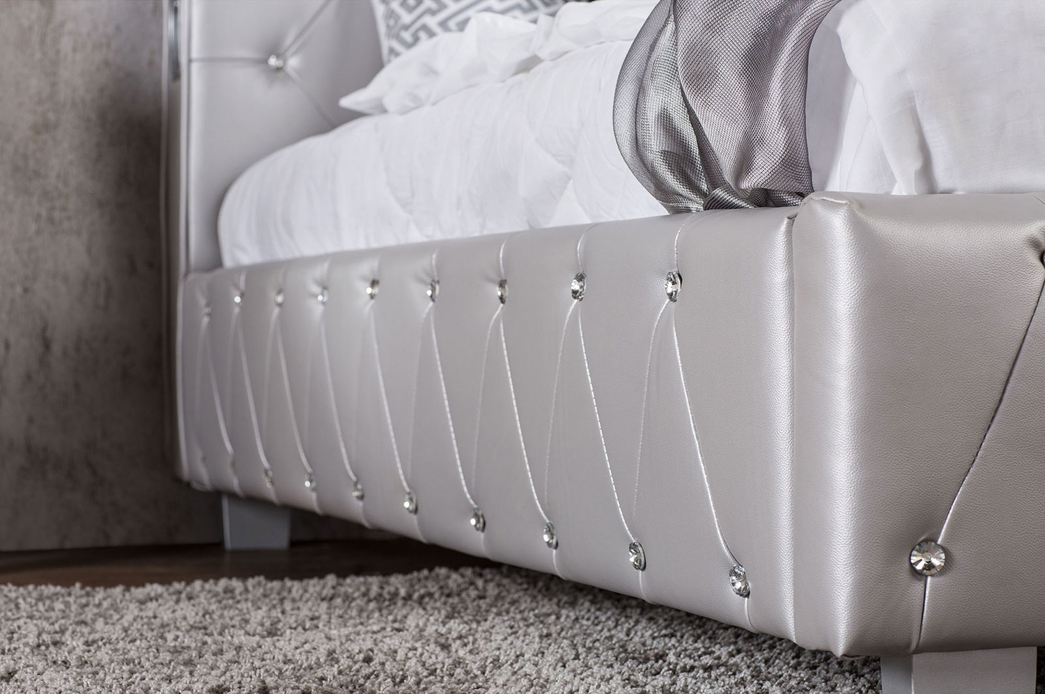 Juilliard Leatherette/Wood Platfrom Tufted Bedroom Set