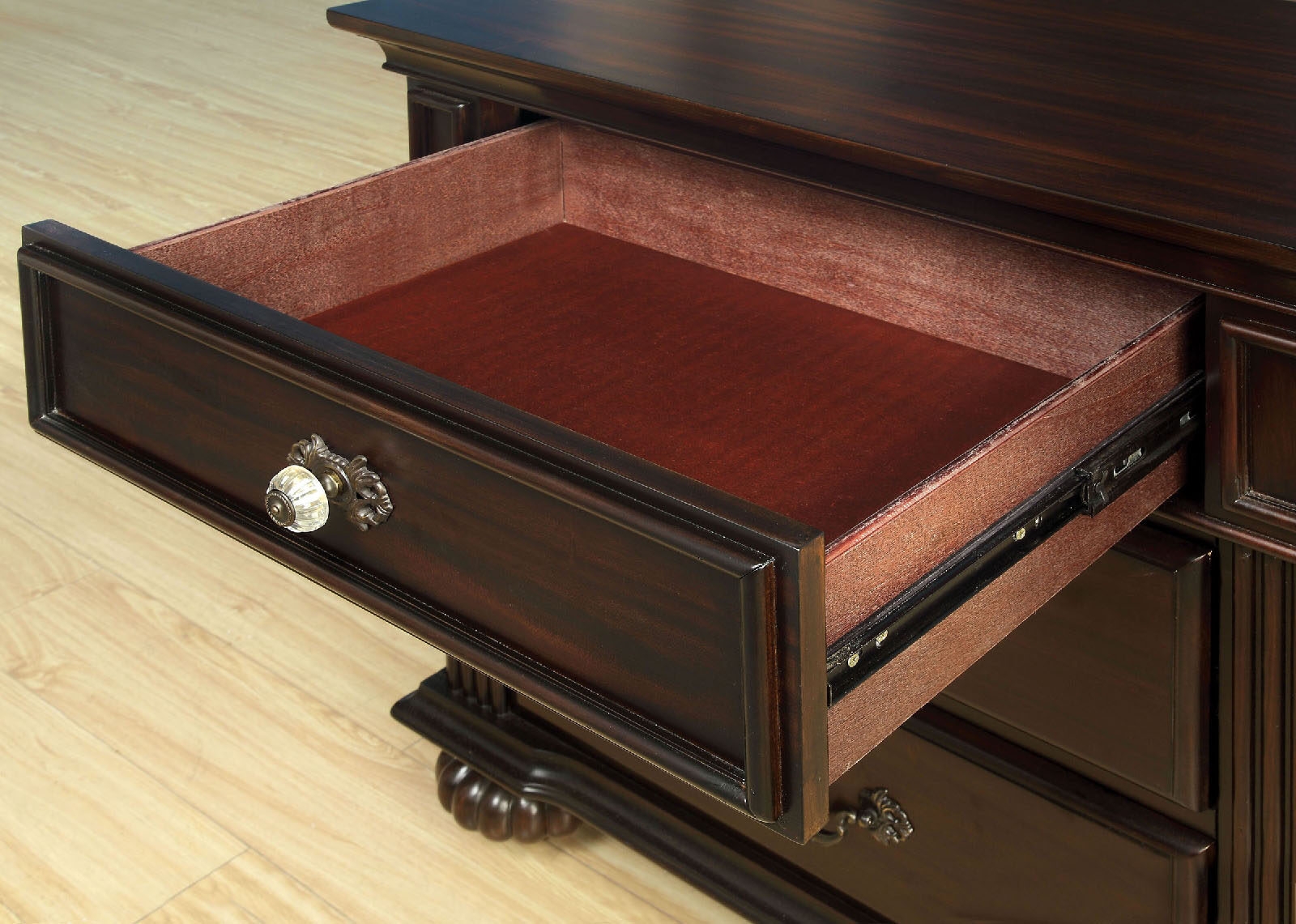 Syracuse Wood Dresser w/9 Drawers