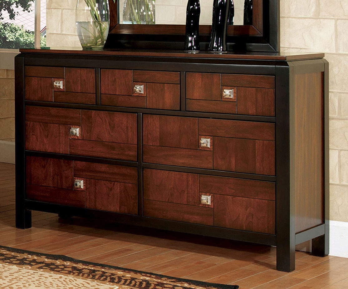 Patra Wood Dresser w/7 Drawers