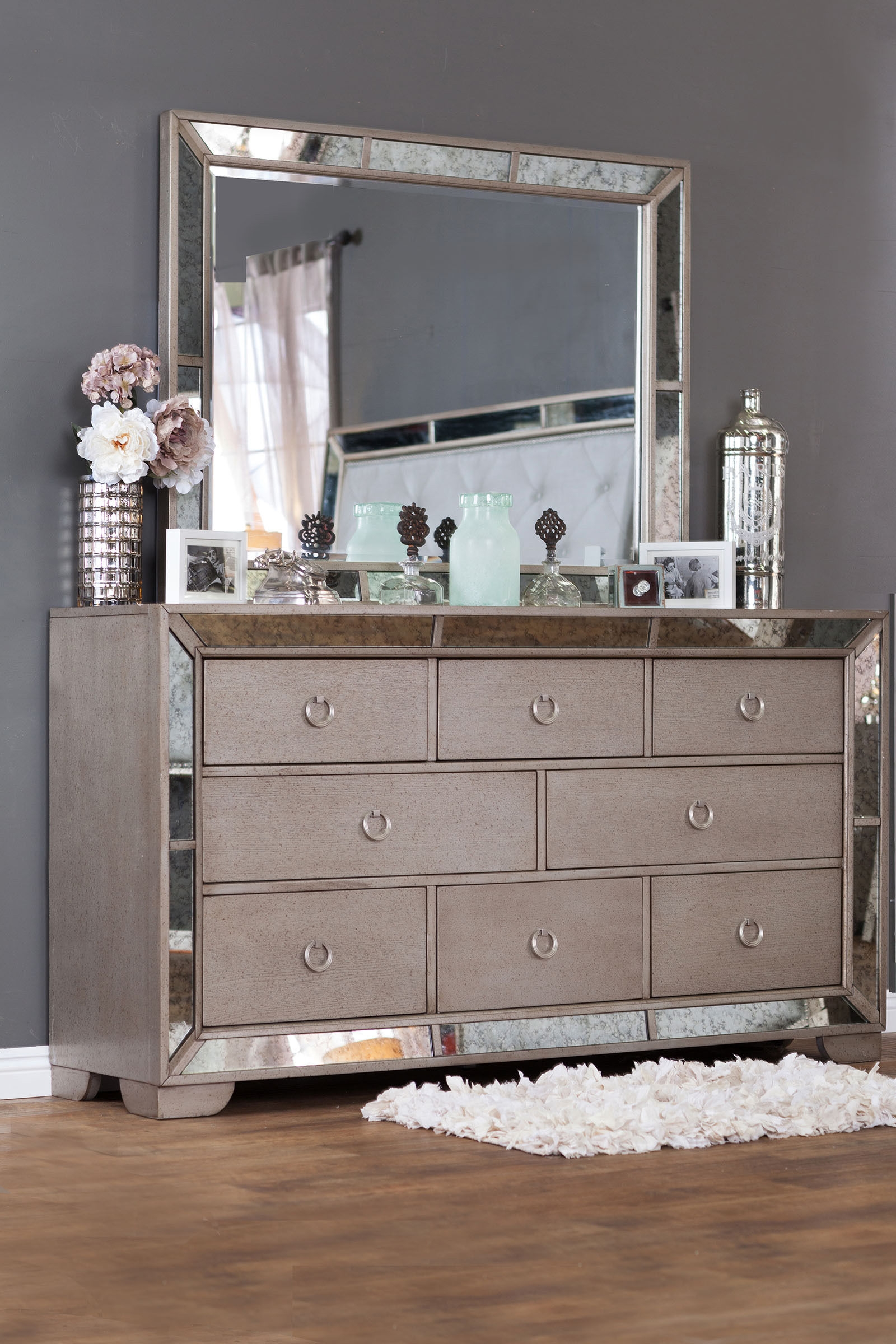 Loraine Leatherette/Mirror/Wood Panel Tufted Bedroom Set