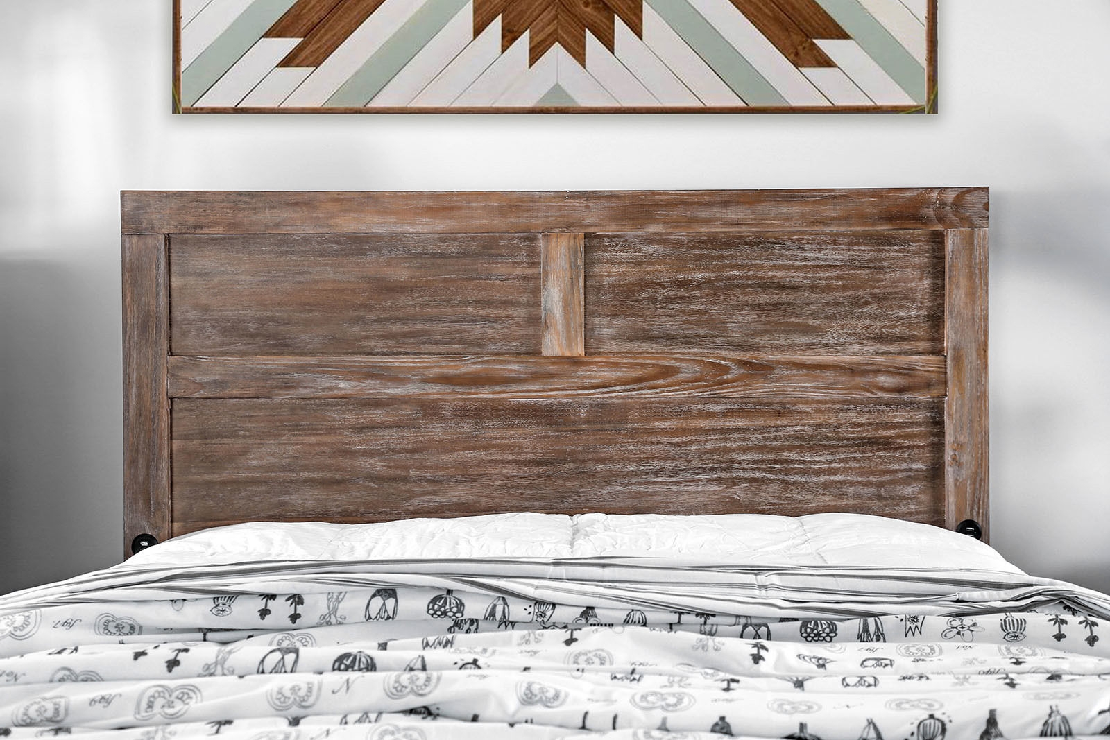 Wynton Wood Storage Platform Bed w/USB Charger, California King Size